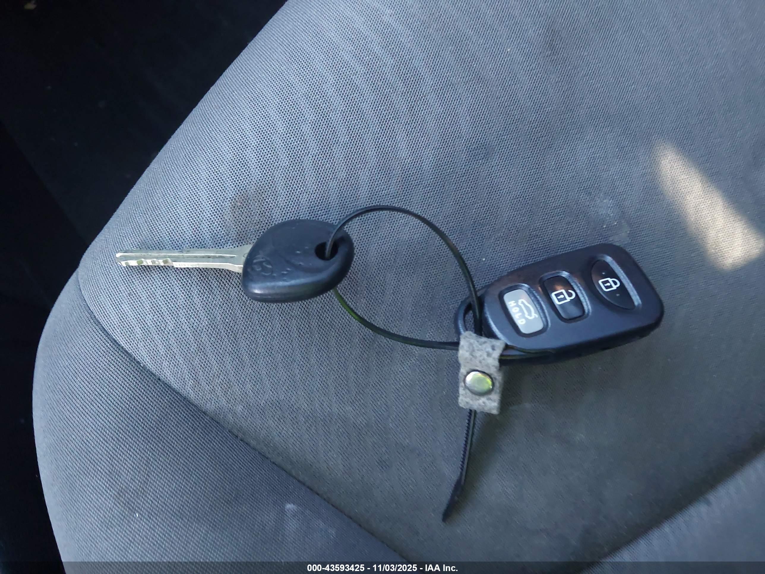 HYUNDAI ELANTRA image 11