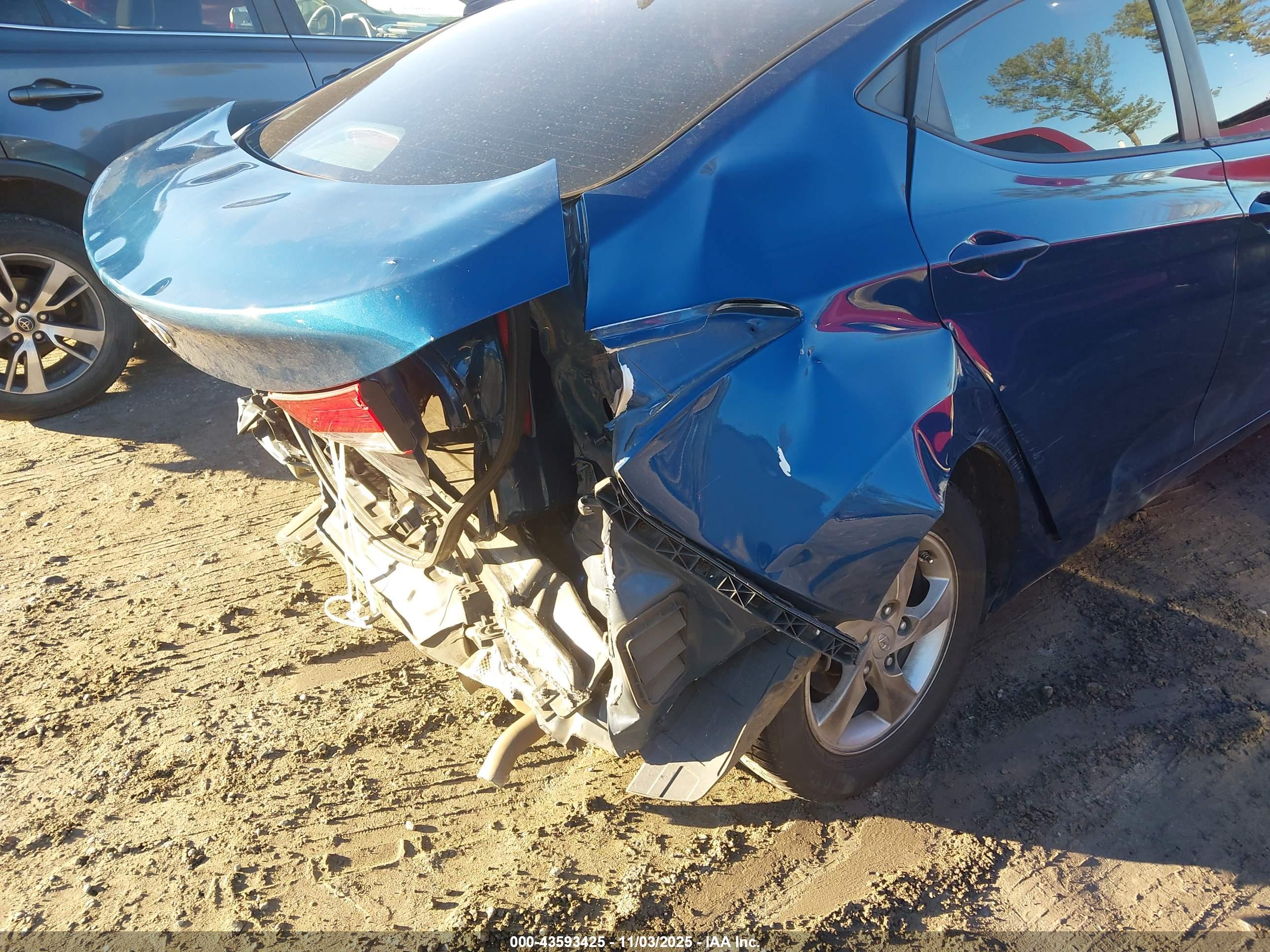 HYUNDAI ELANTRA image 6