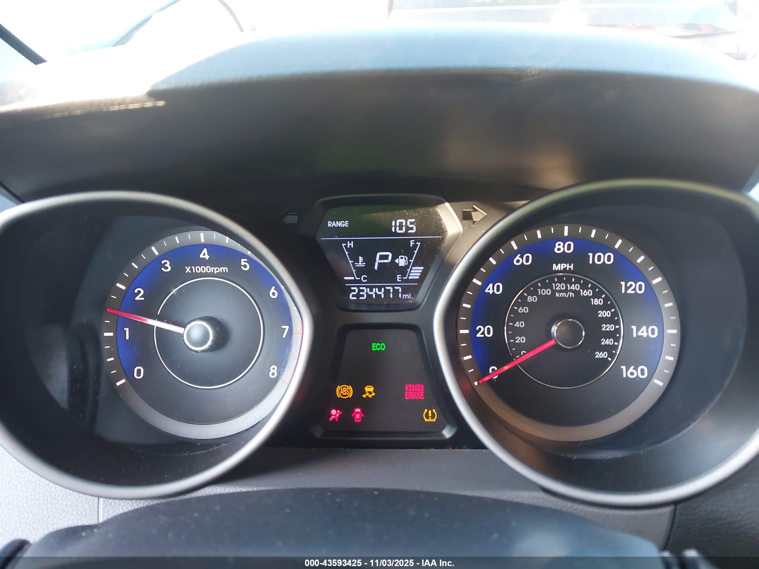 HYUNDAI ELANTRA image 7