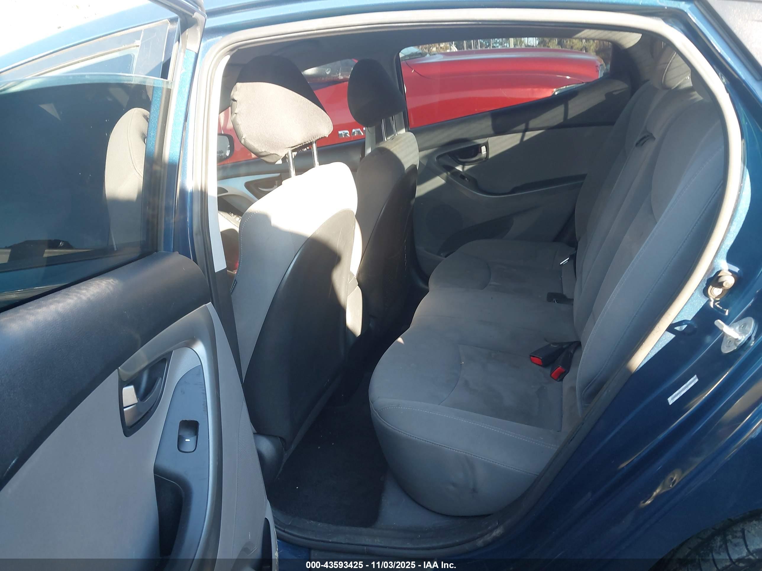 HYUNDAI ELANTRA image 8