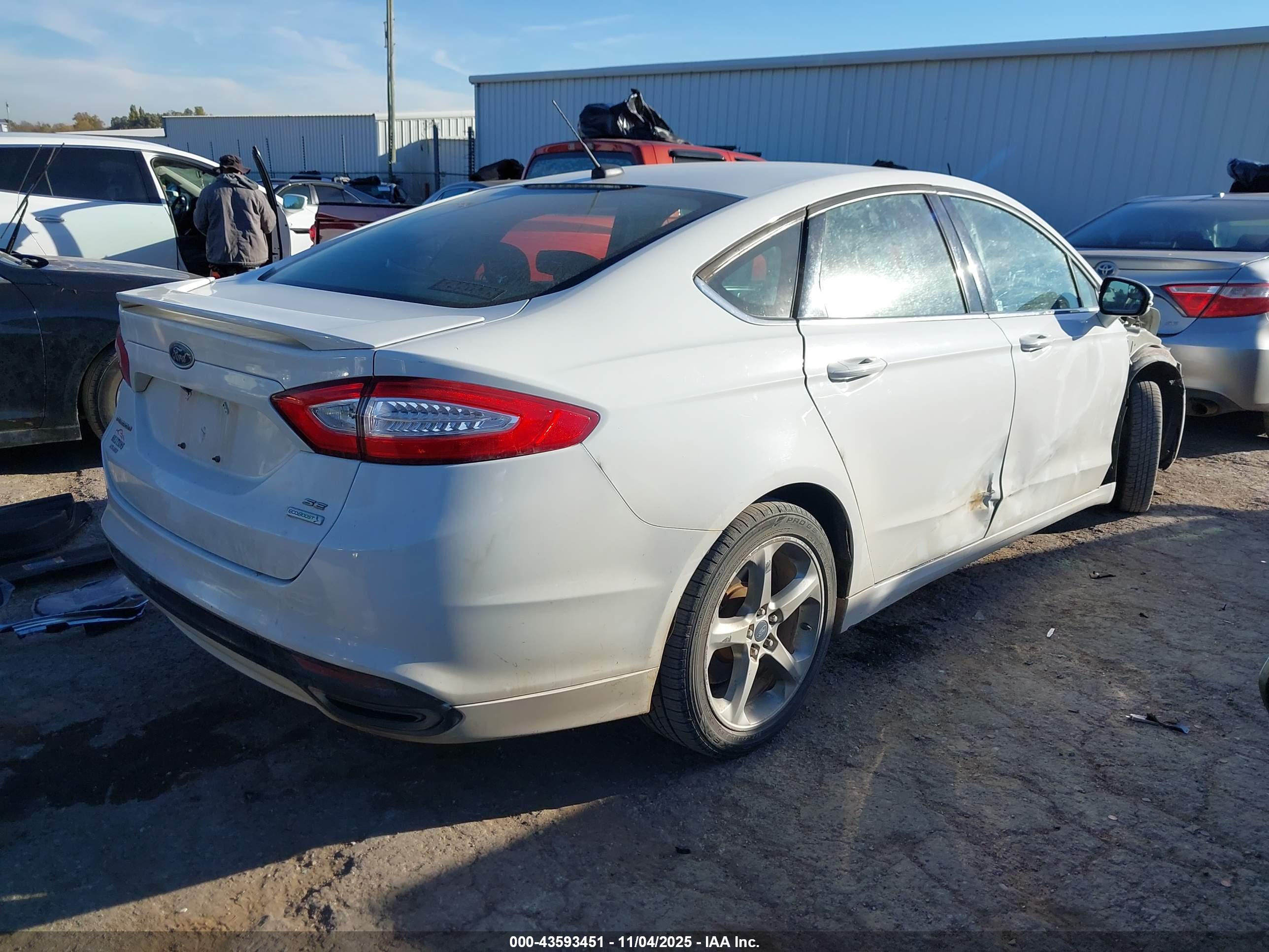 FORD FUSION image 4