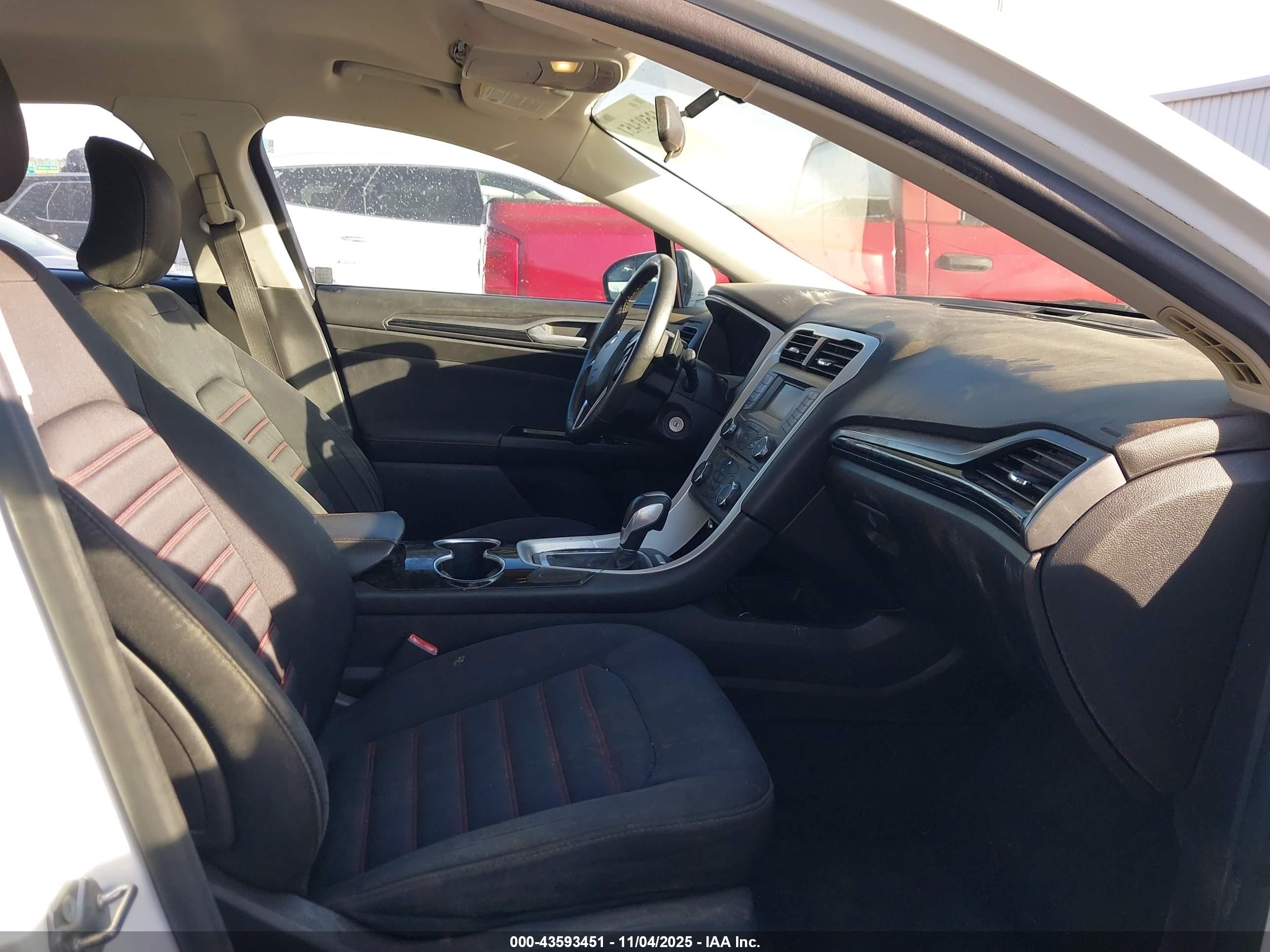 FORD FUSION image 5