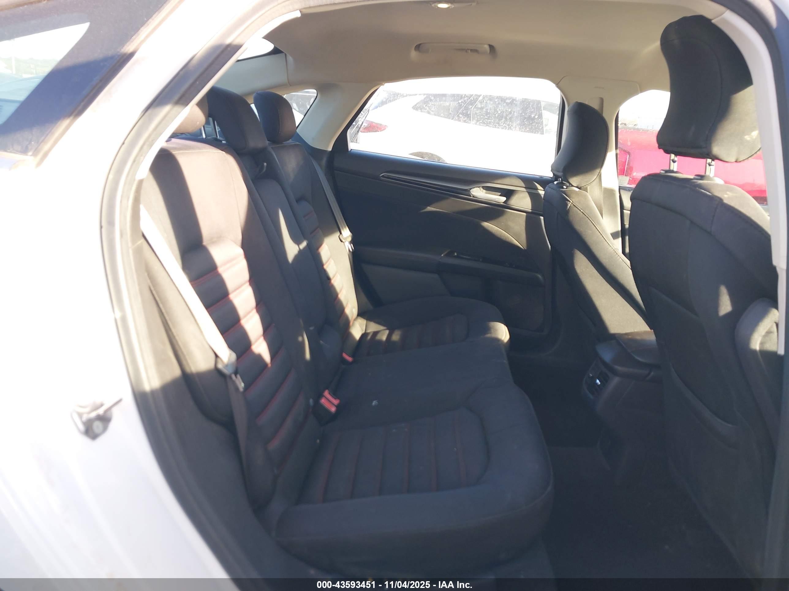 FORD FUSION image 8
