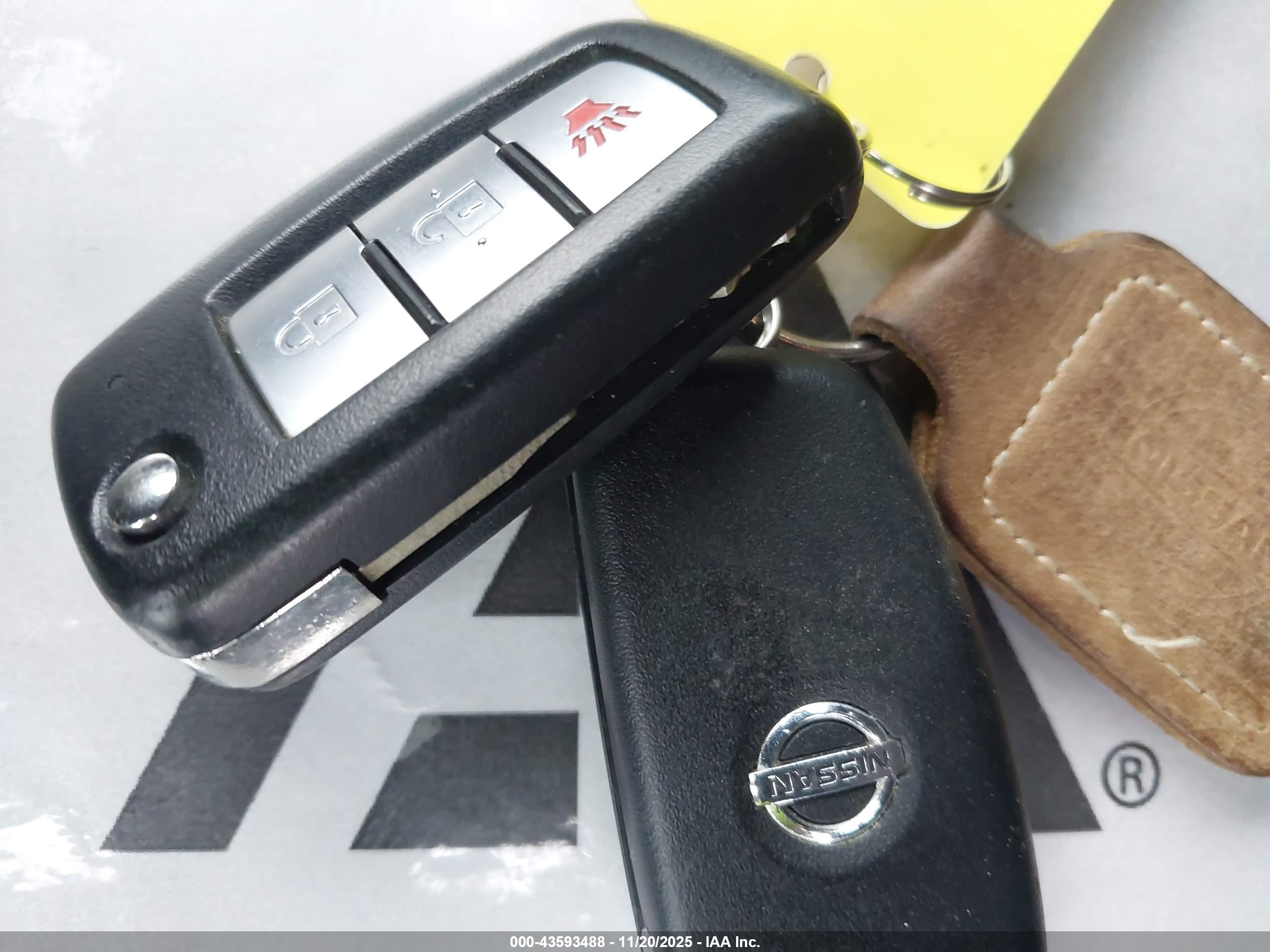 NISSAN ROGUE image 11