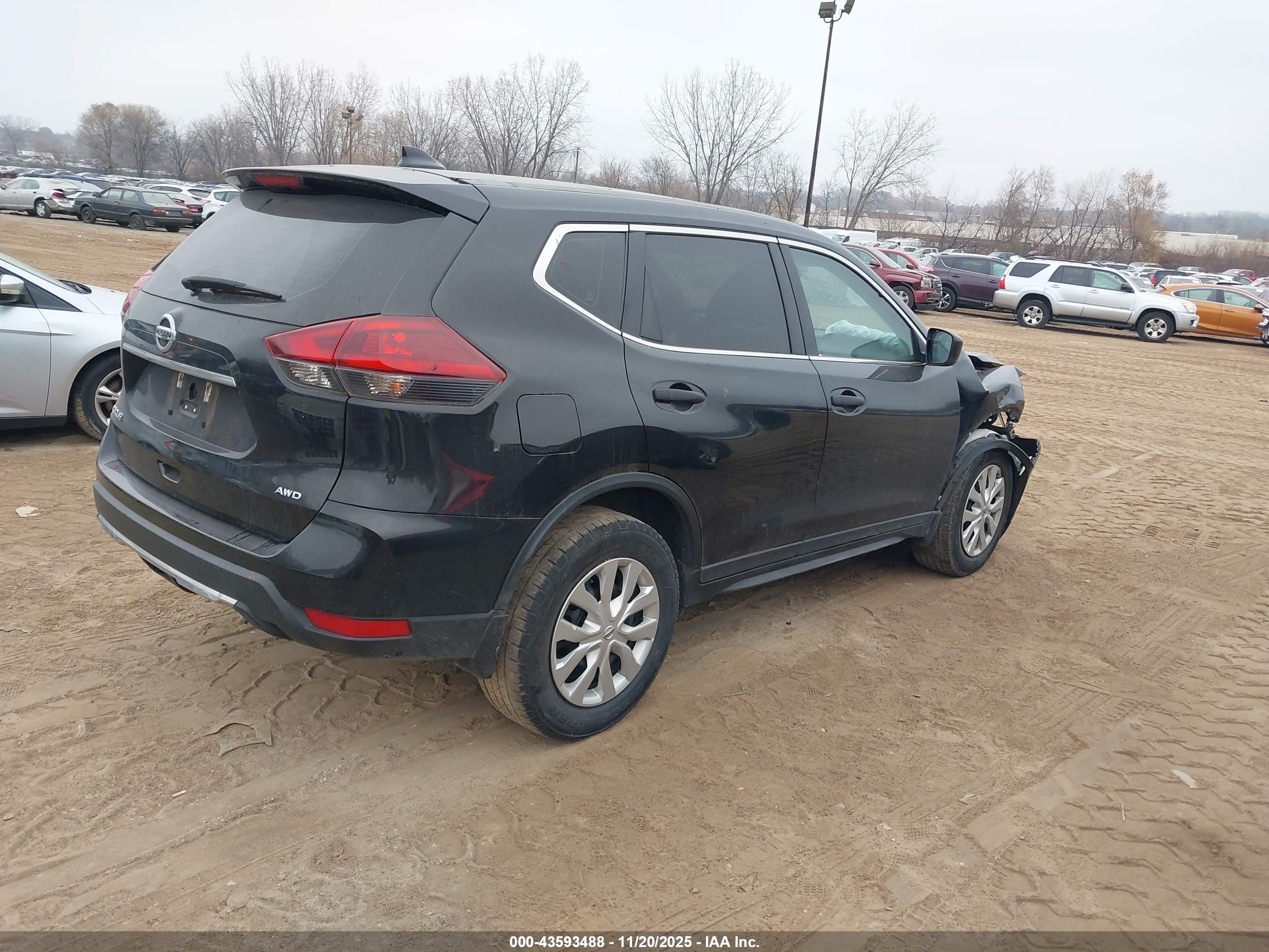 NISSAN ROGUE image 4