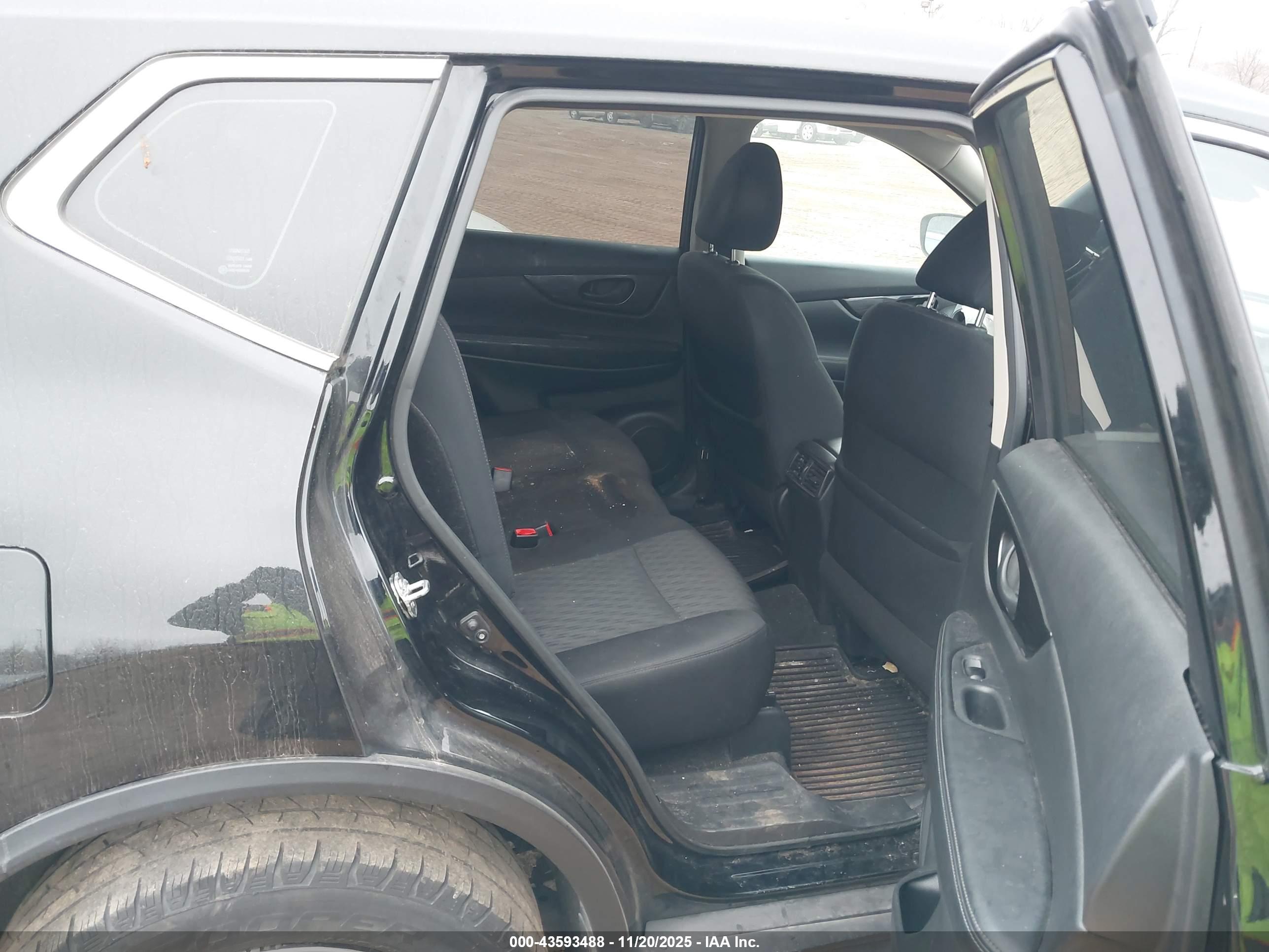 NISSAN ROGUE image 8