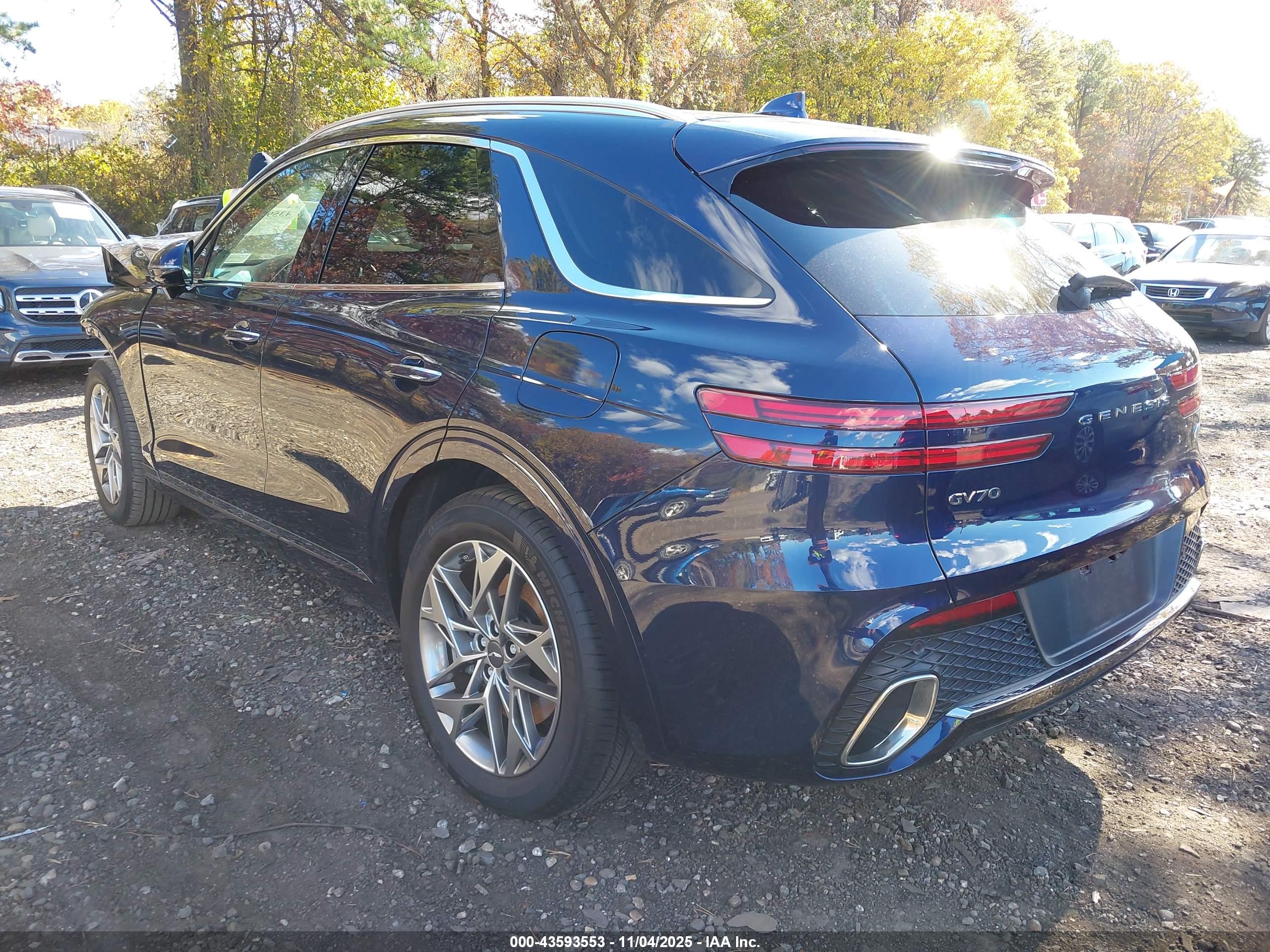 GENESIS GV70 image 3