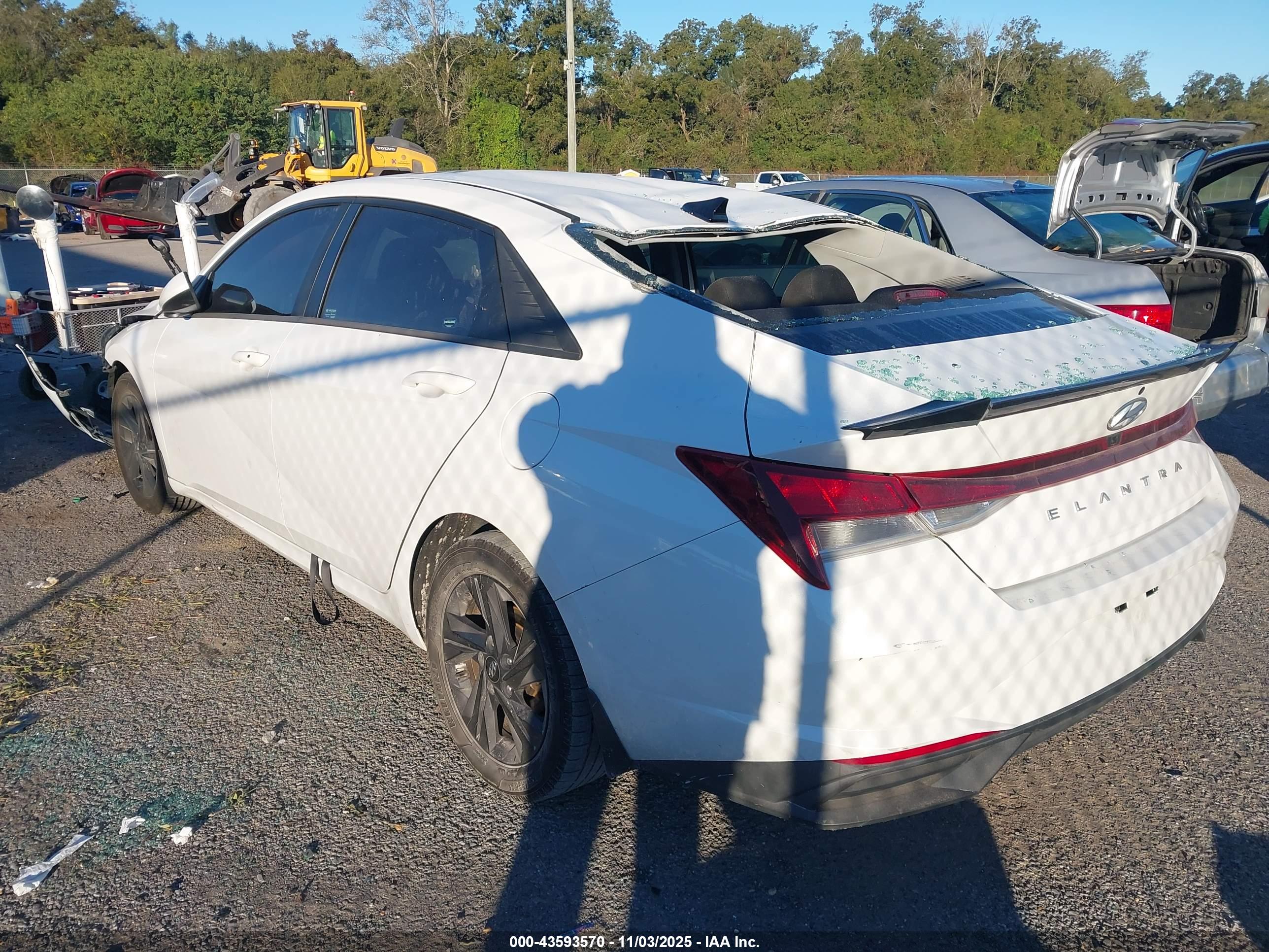 HYUNDAI ELANTRA image 3