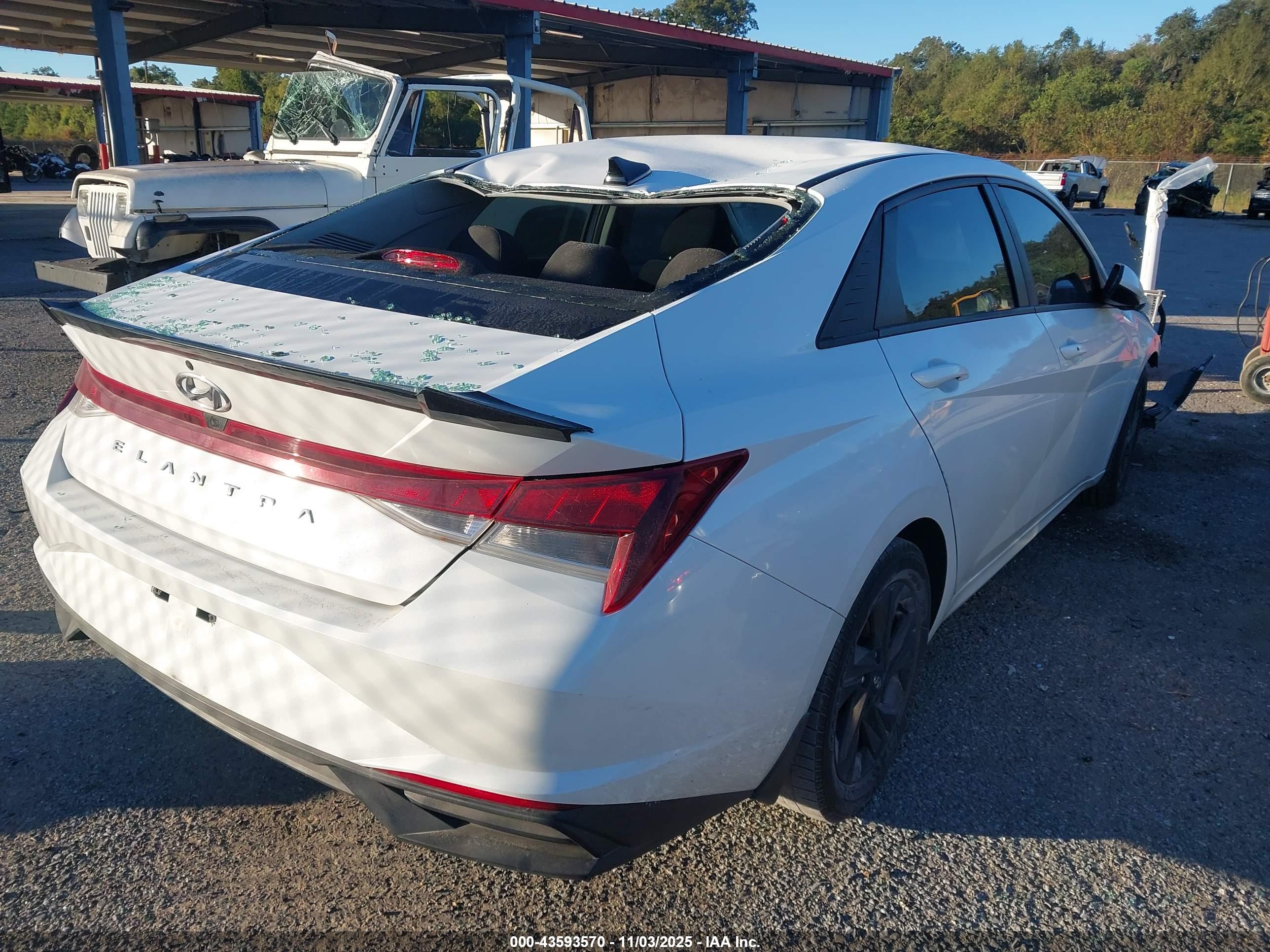 HYUNDAI ELANTRA image 4