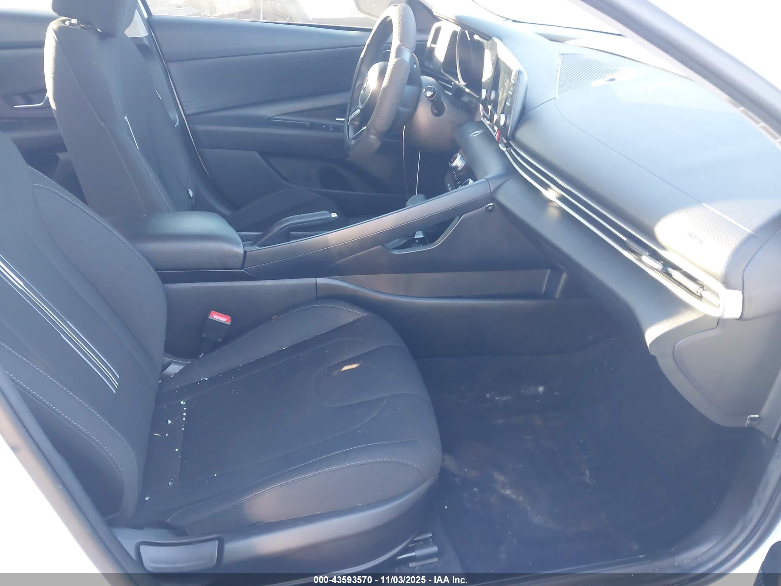 HYUNDAI ELANTRA image 5