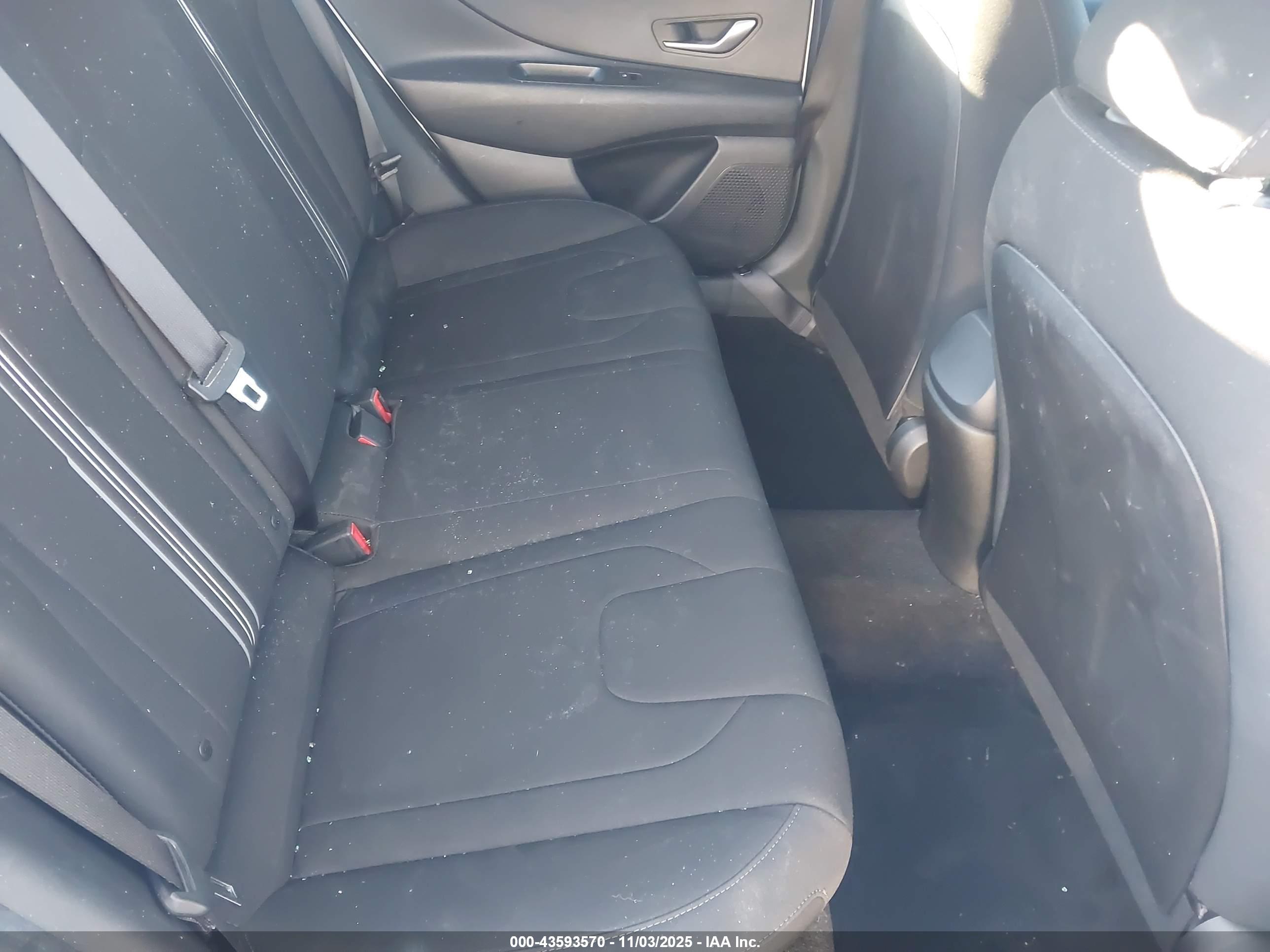 HYUNDAI ELANTRA image 8