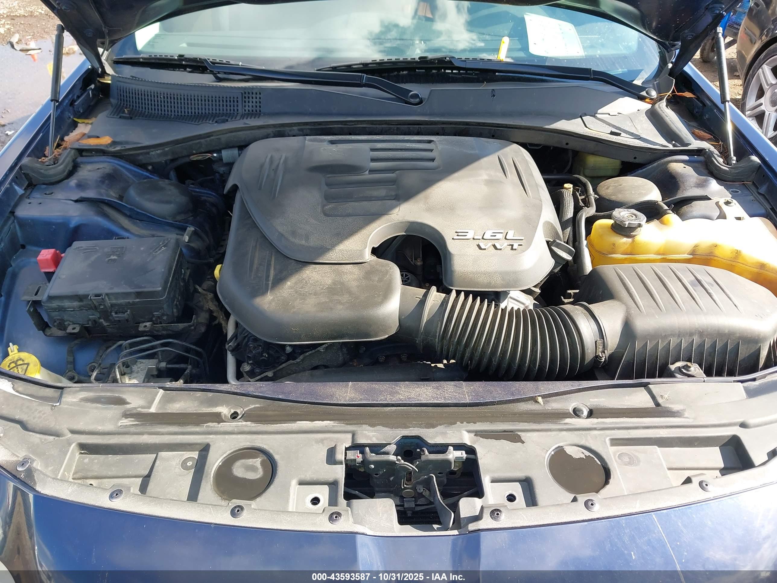 CHRYSLER 300 image 10