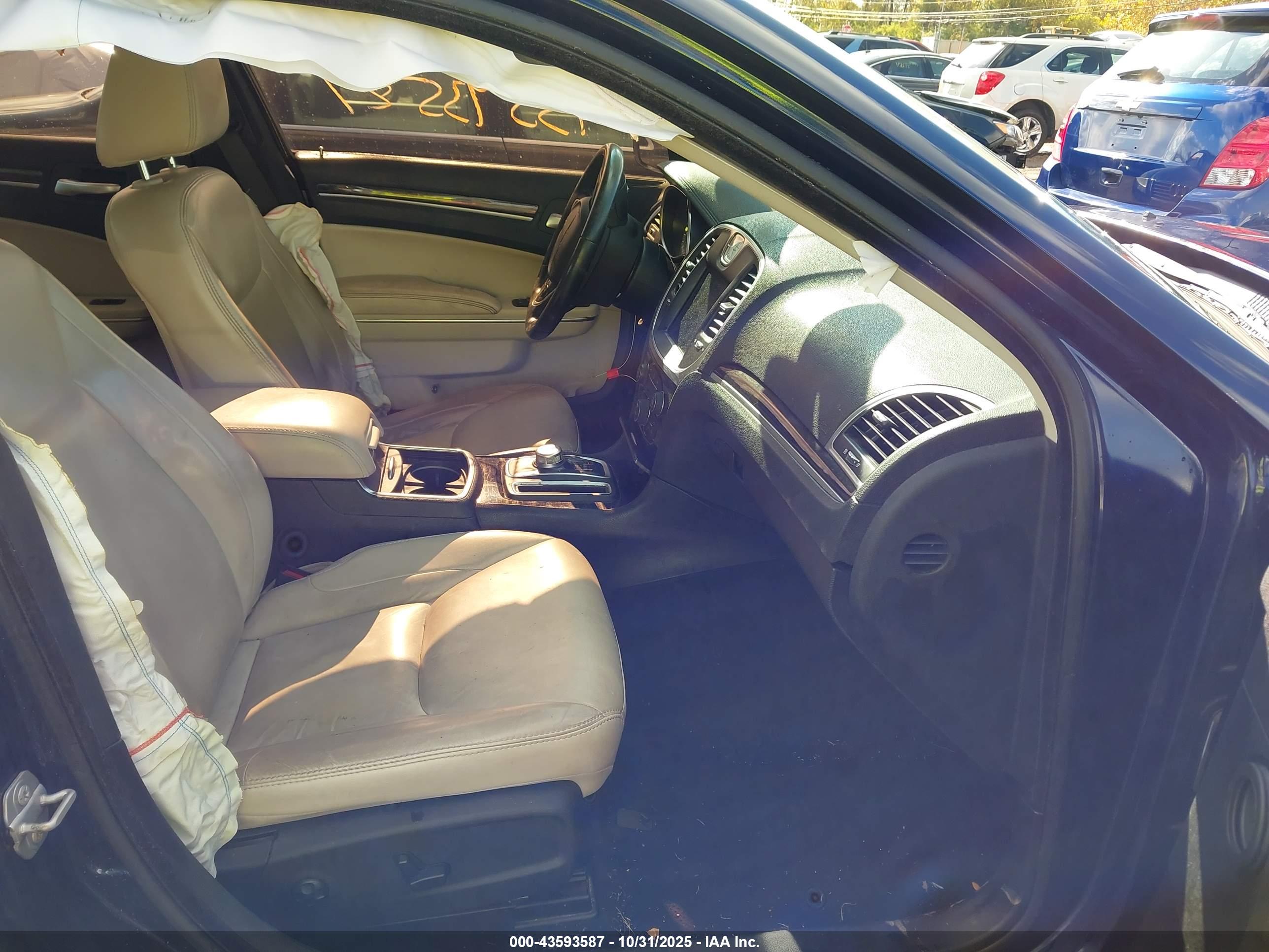 CHRYSLER 300 image 5