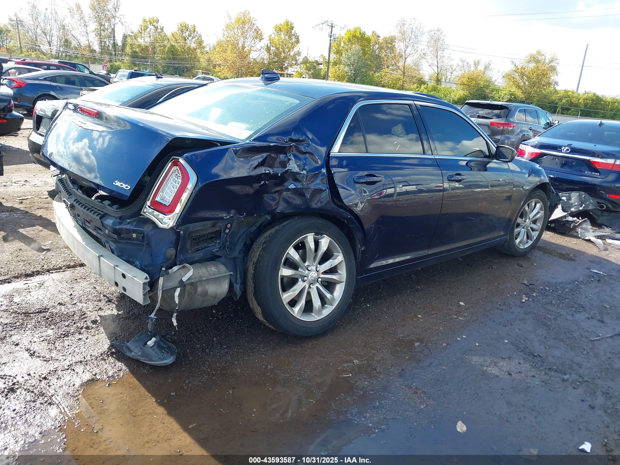 CHRYSLER 300 image 6
