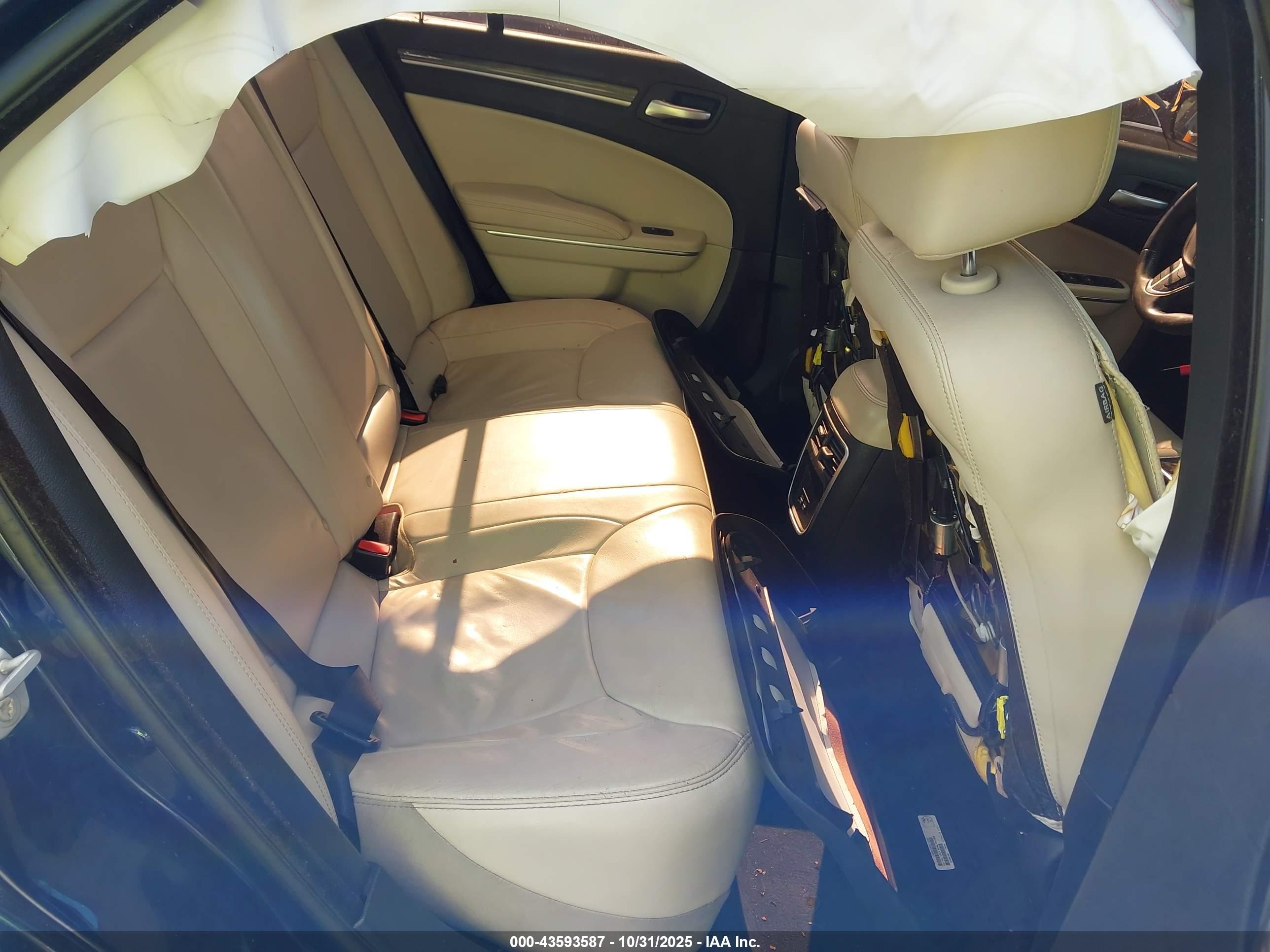 CHRYSLER 300 image 8
