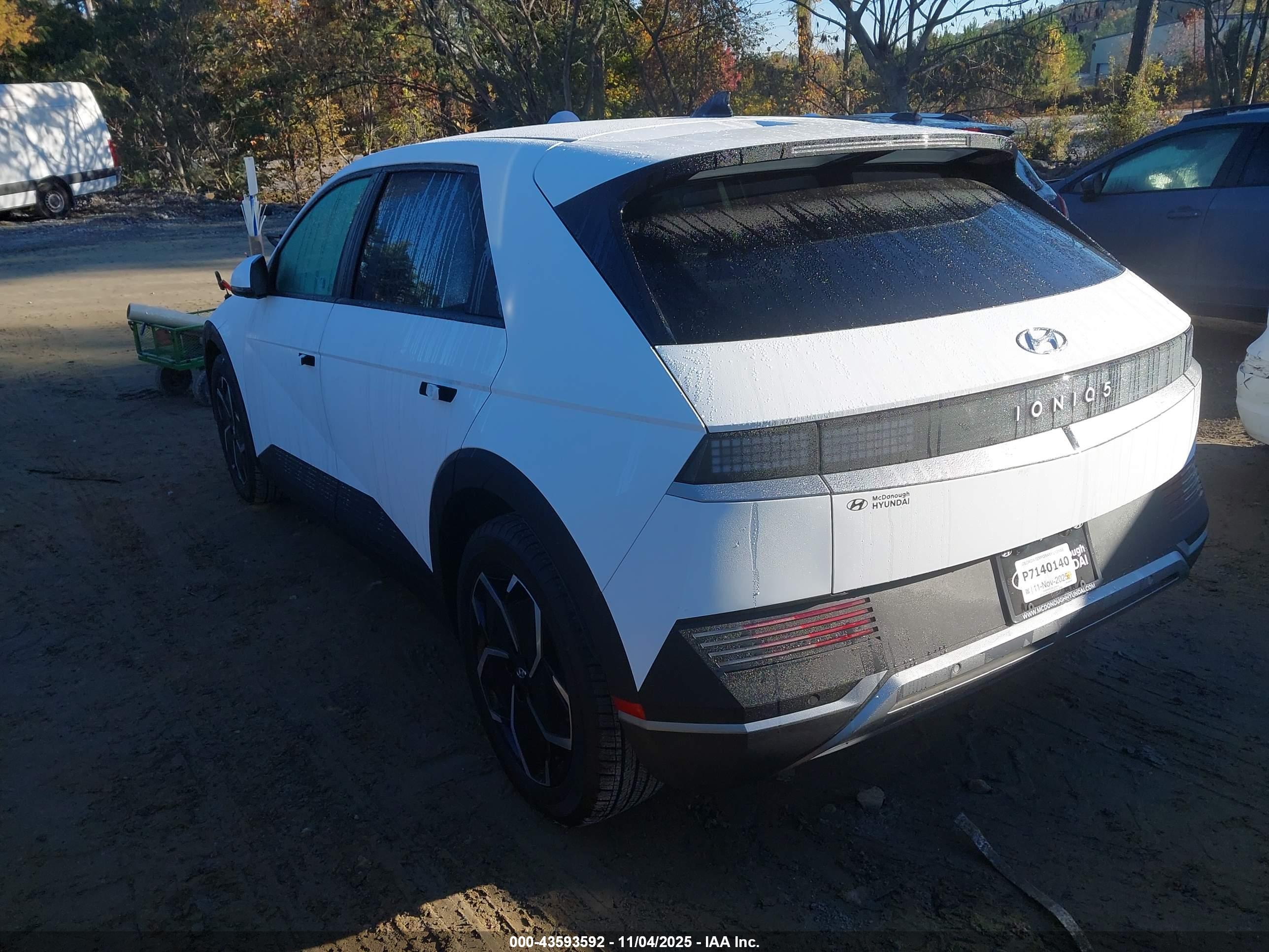 HYUNDAI IONIQ image 3