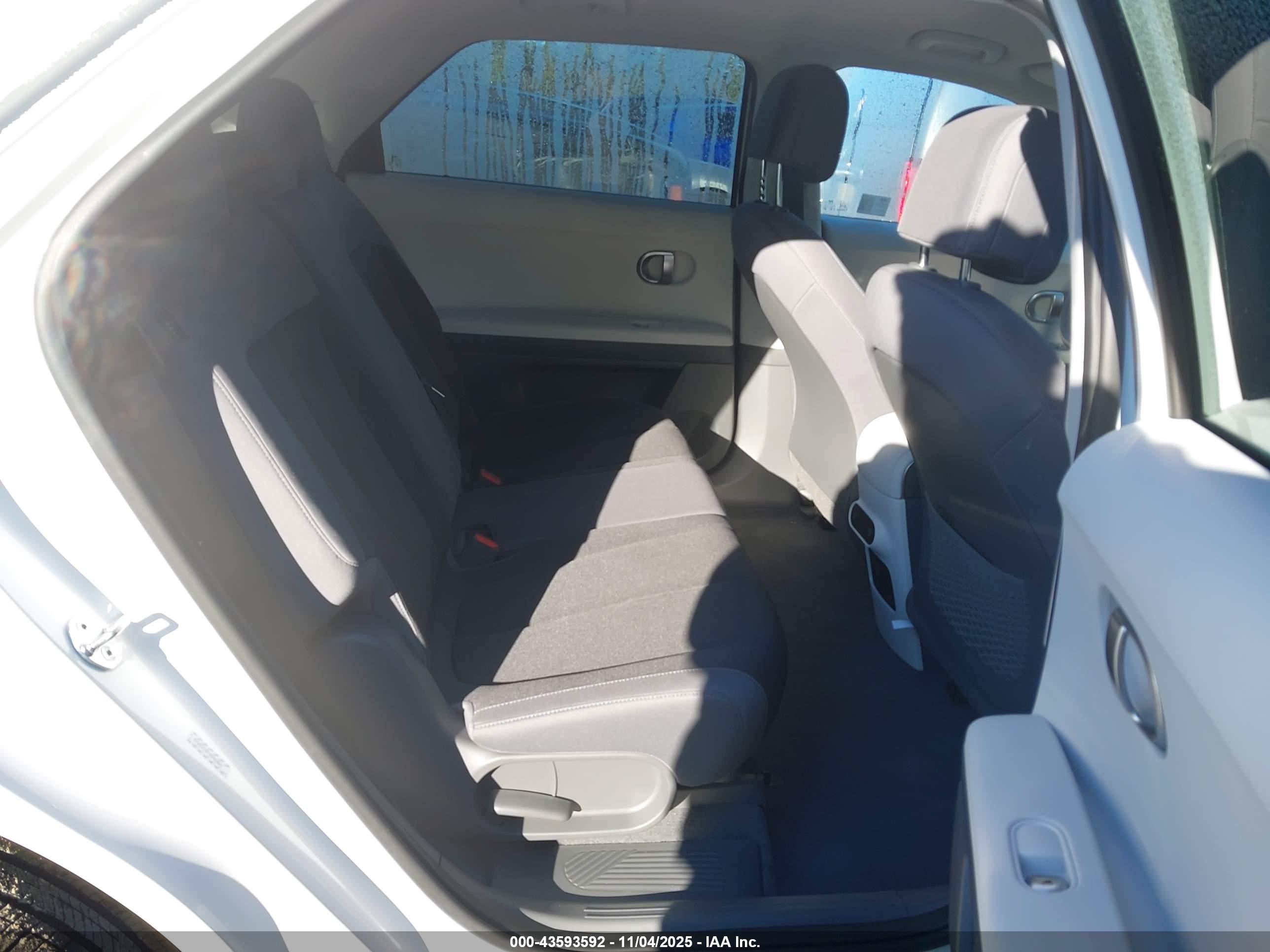 HYUNDAI IONIQ image 8