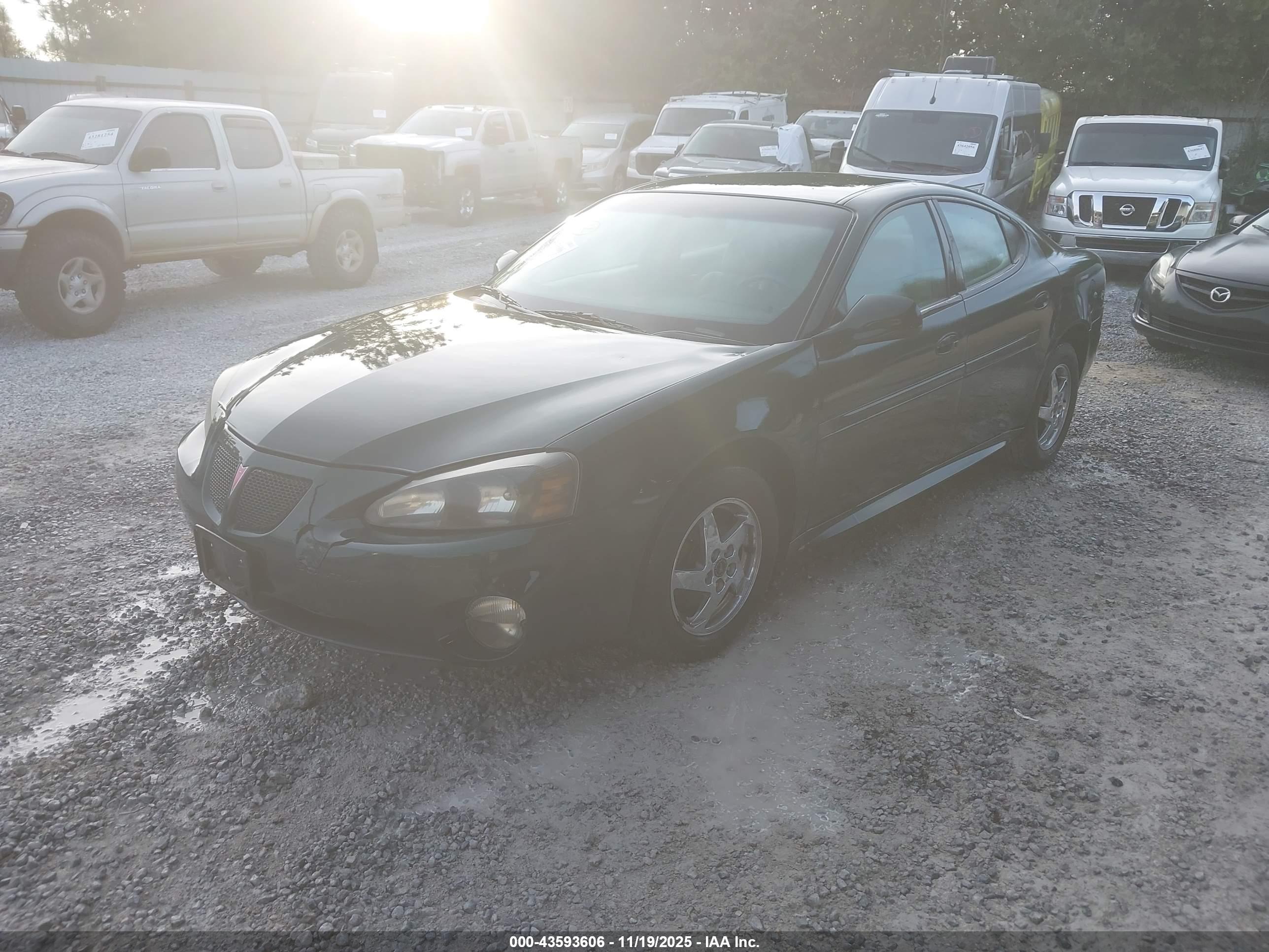 PONTIAC GRAND image 2