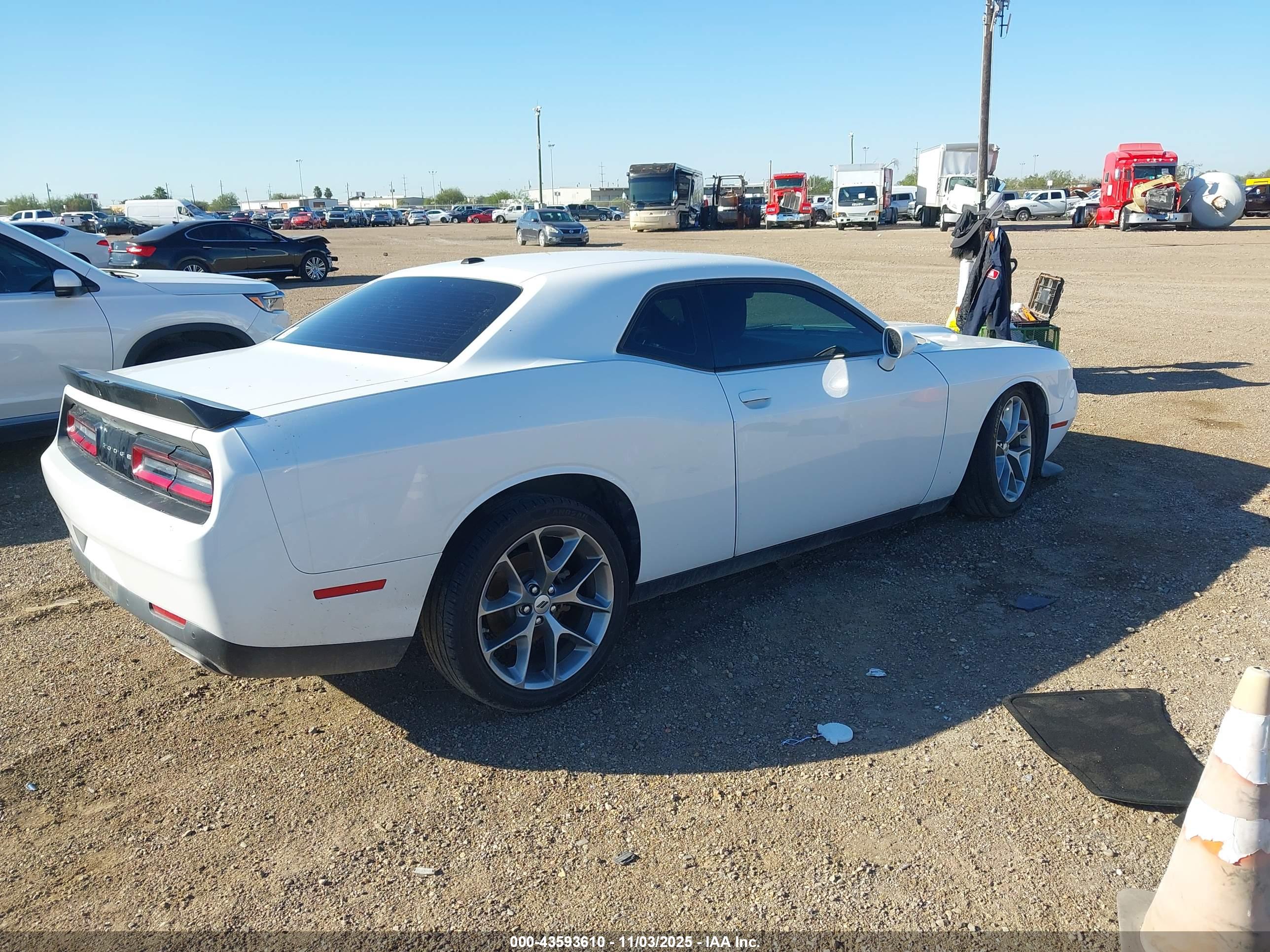 DODGE CHALLENGER image 4