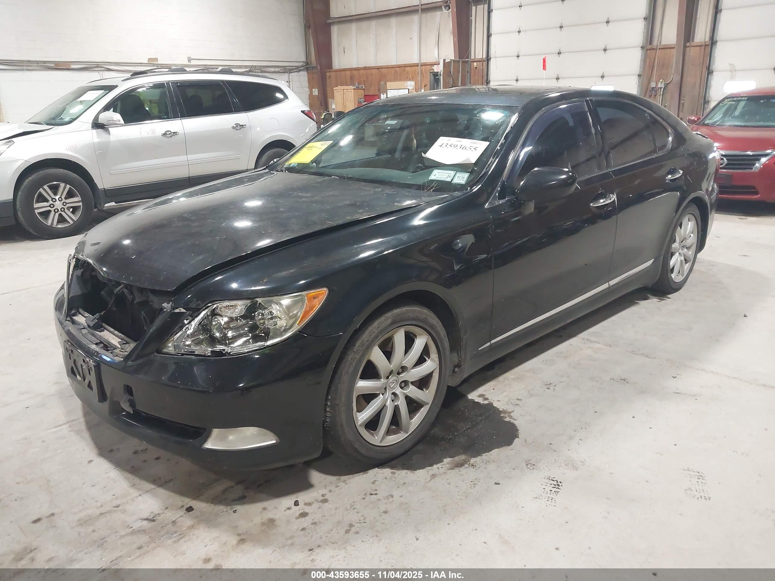 LEXUS LS image 2