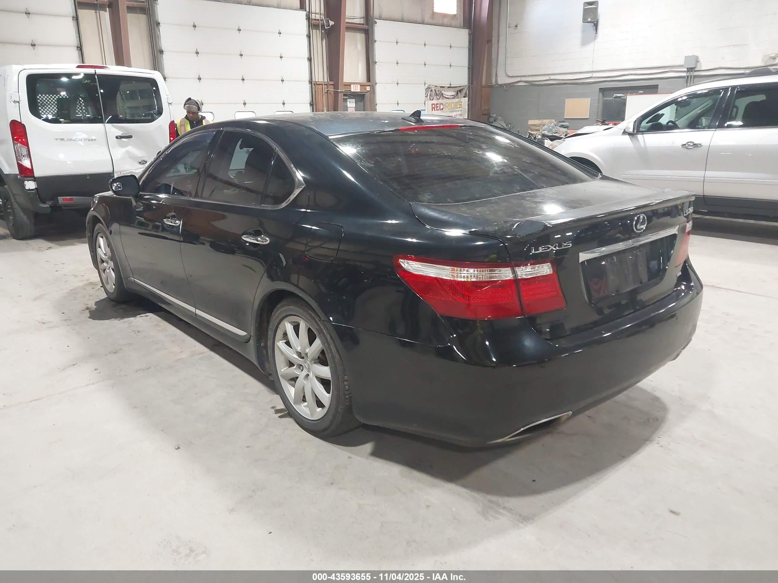 LEXUS LS image 3