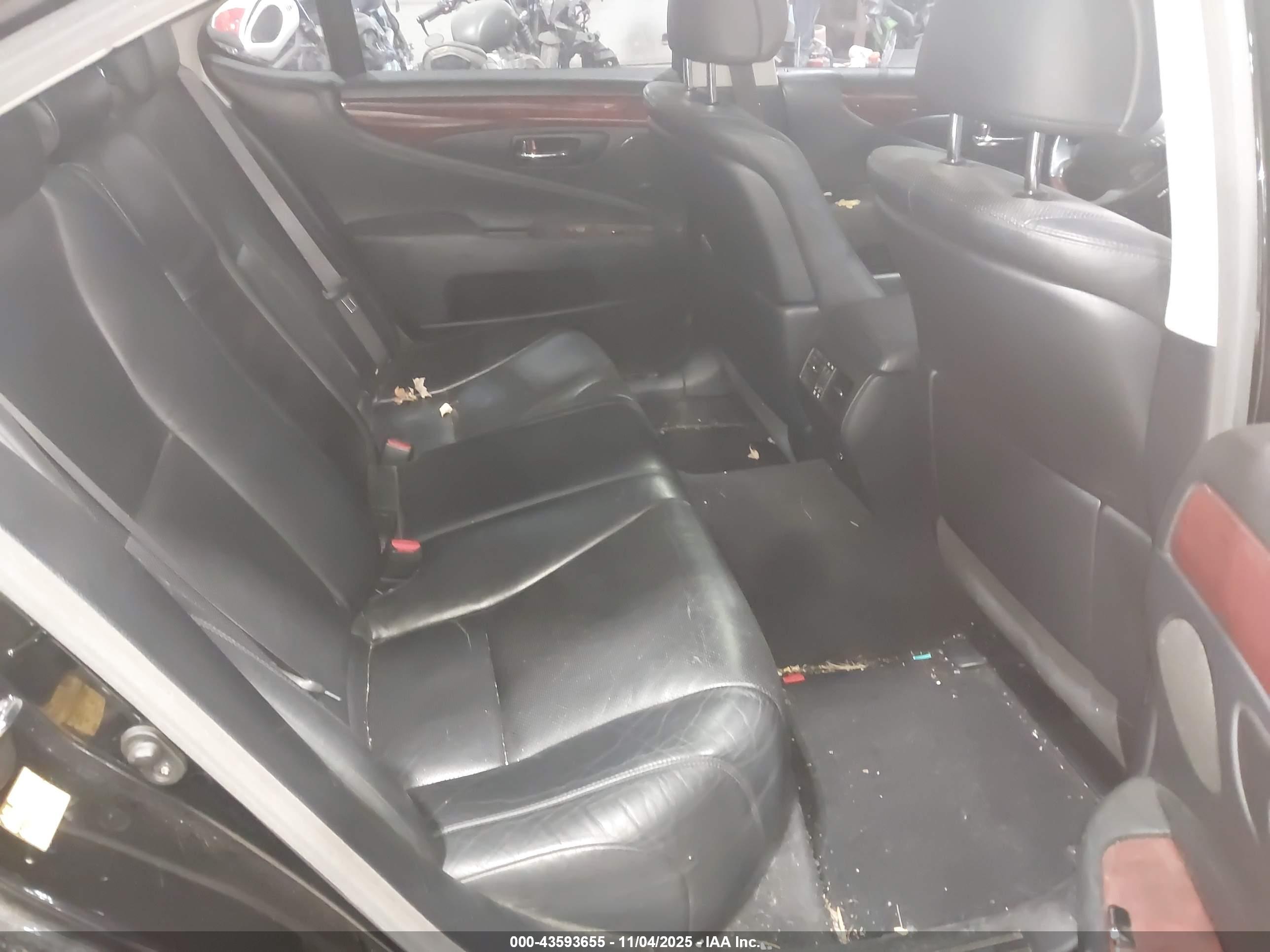 LEXUS LS image 8