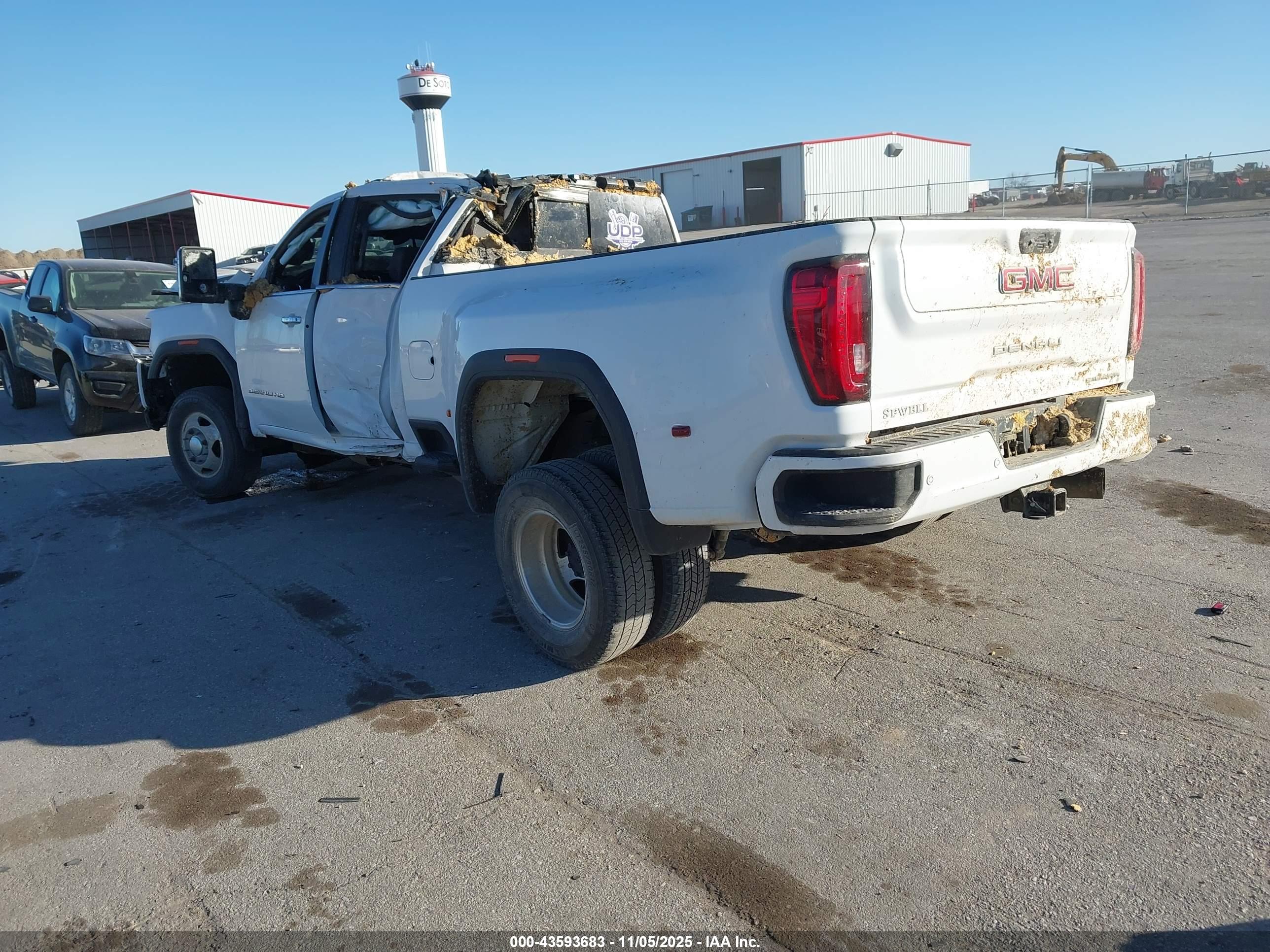 GMC SIERRA image 3