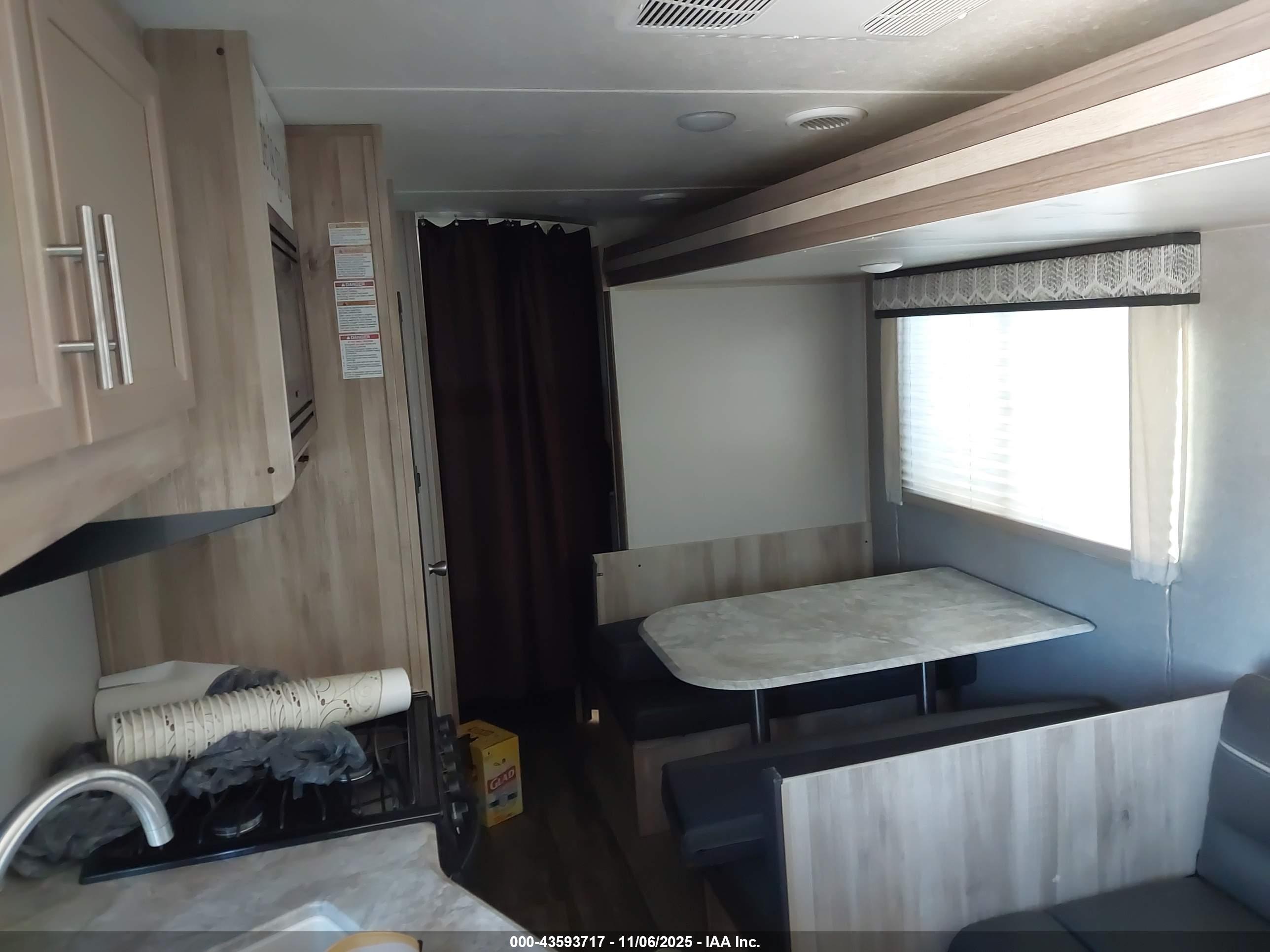 CATALINA COACHMEN image 8