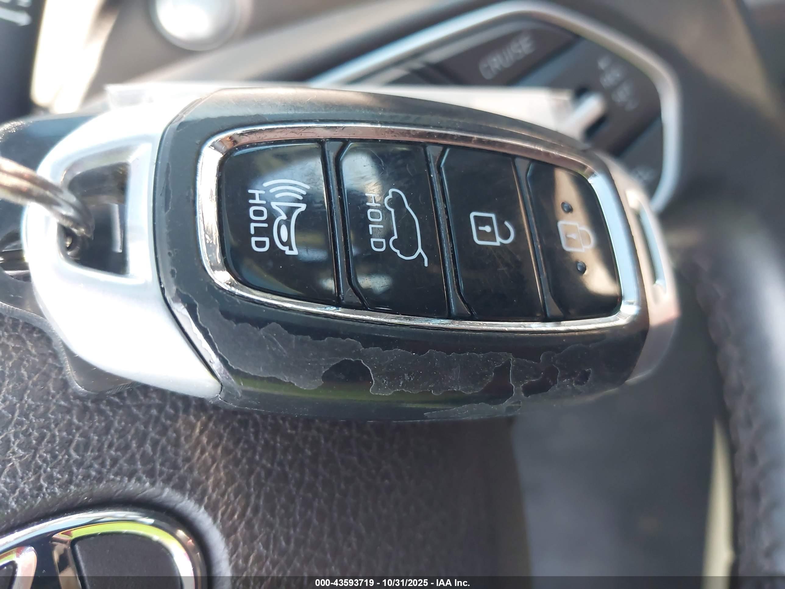 HYUNDAI SANTA image 11