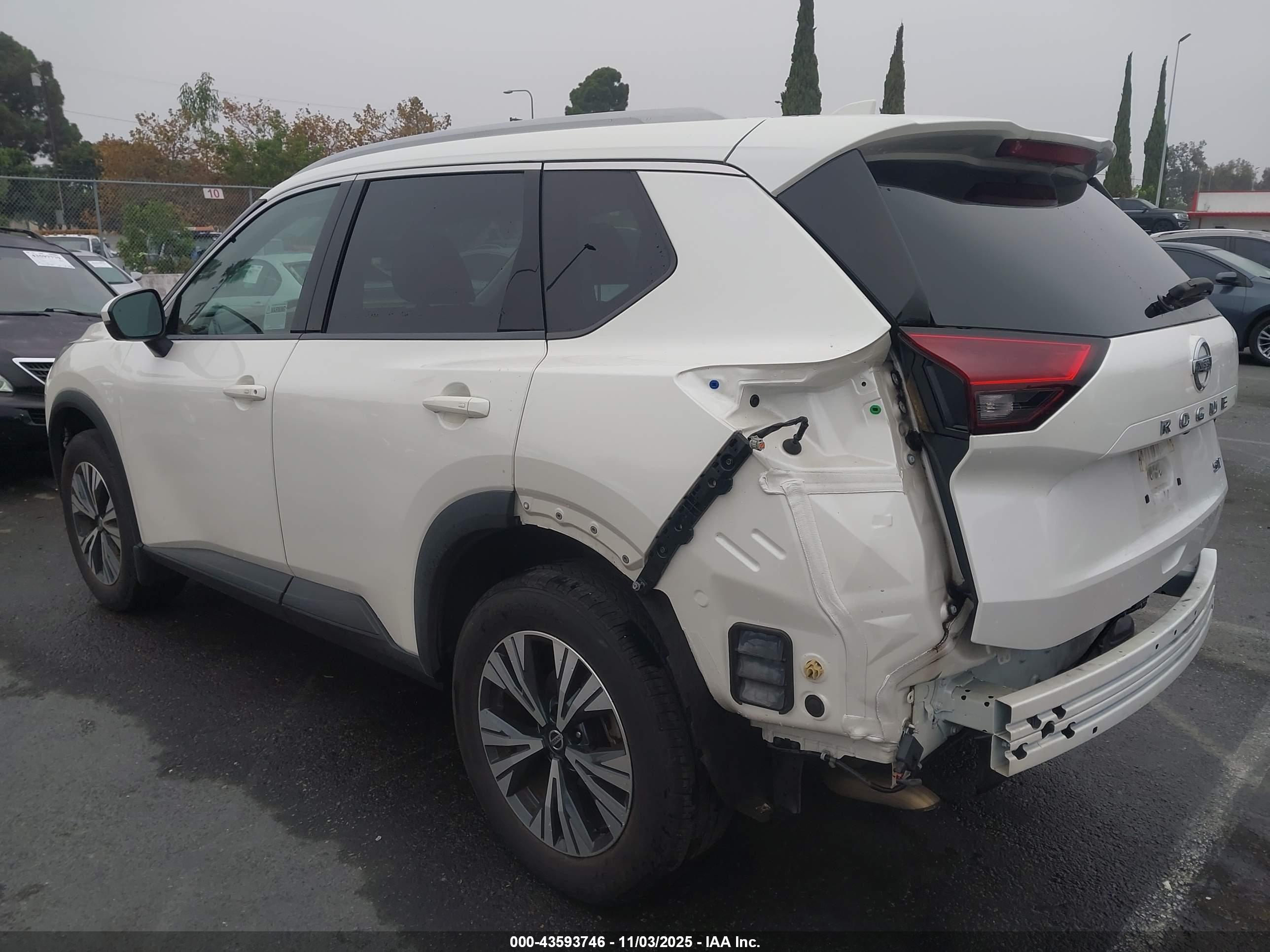 NISSAN ROGUE image 3