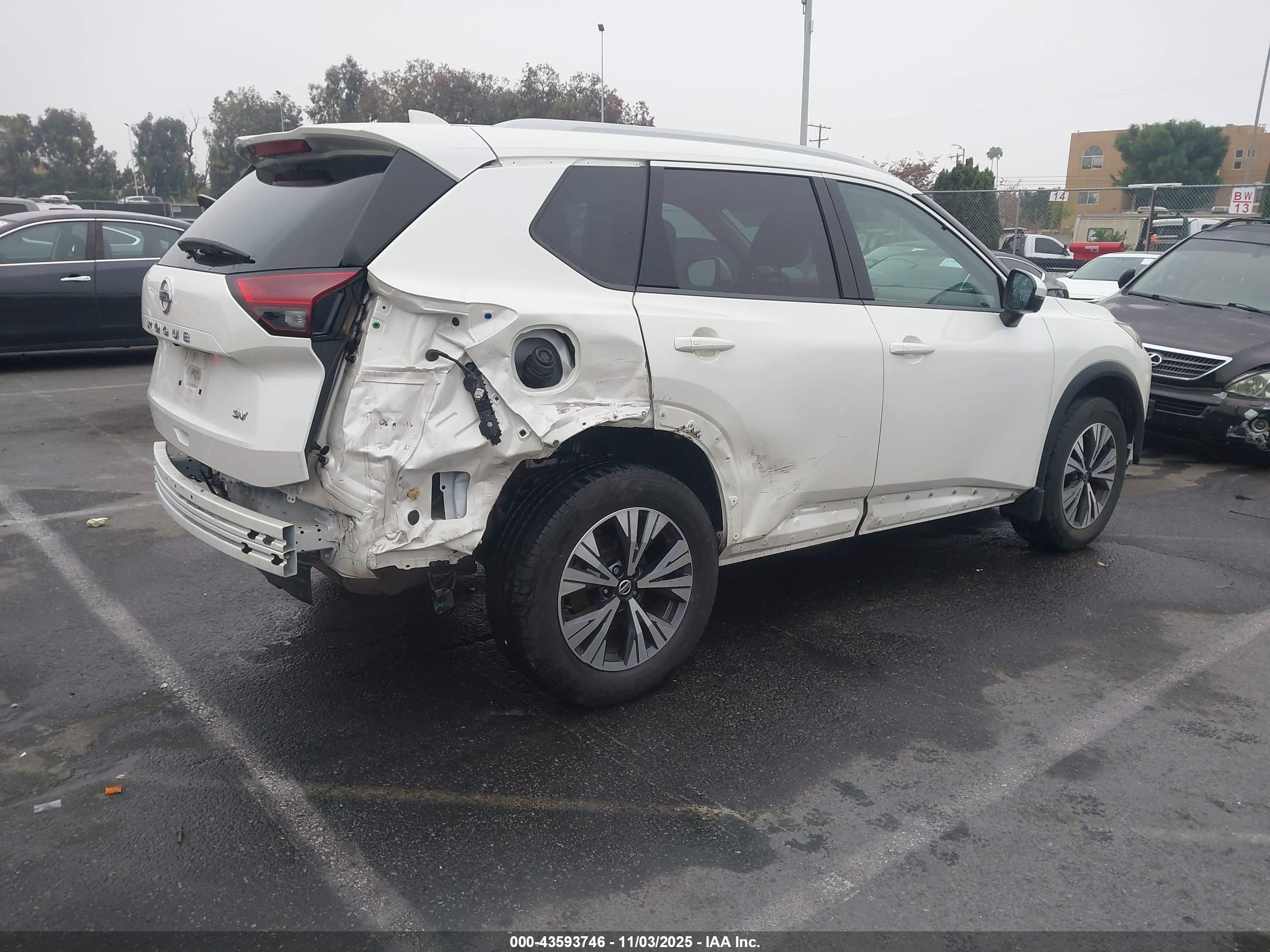 NISSAN ROGUE image 4