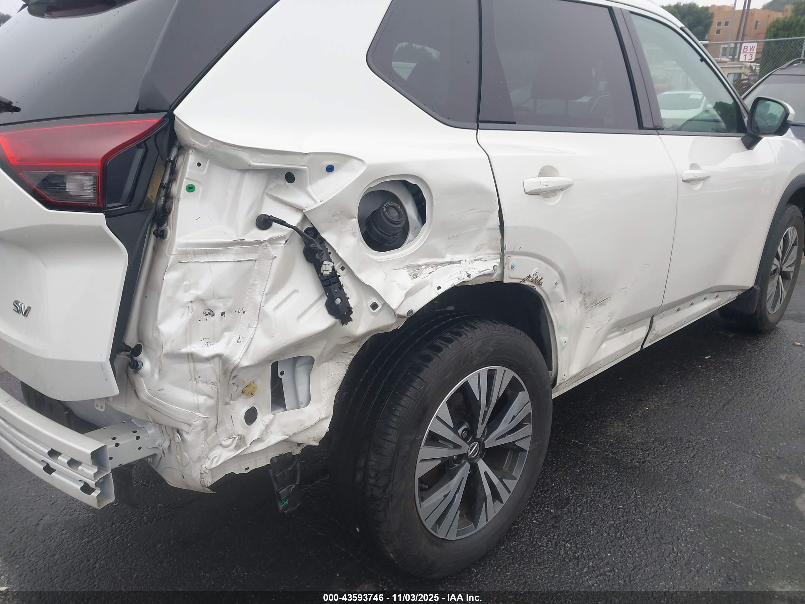 NISSAN ROGUE image 6