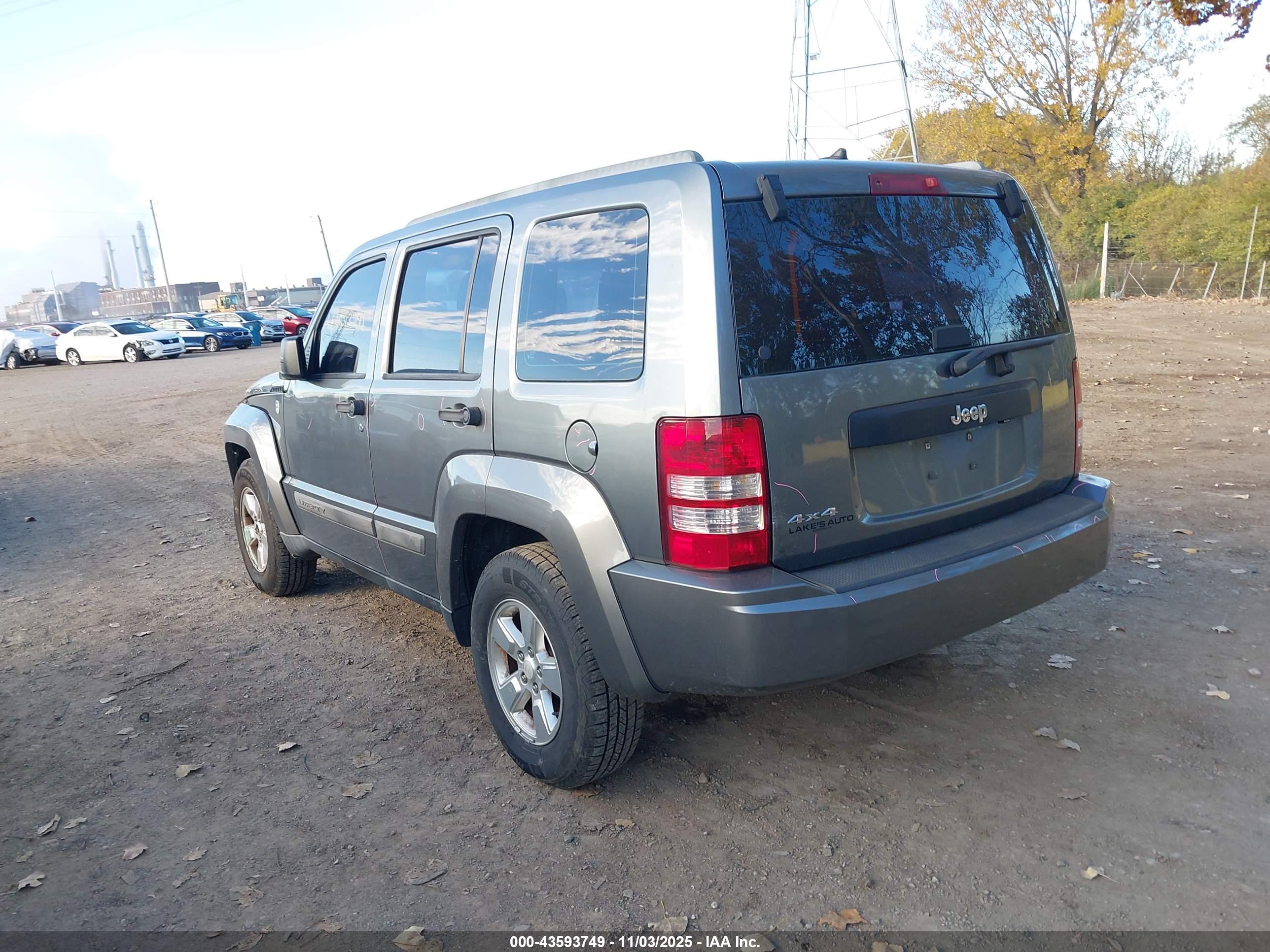 JEEP LIBERTY image 3
