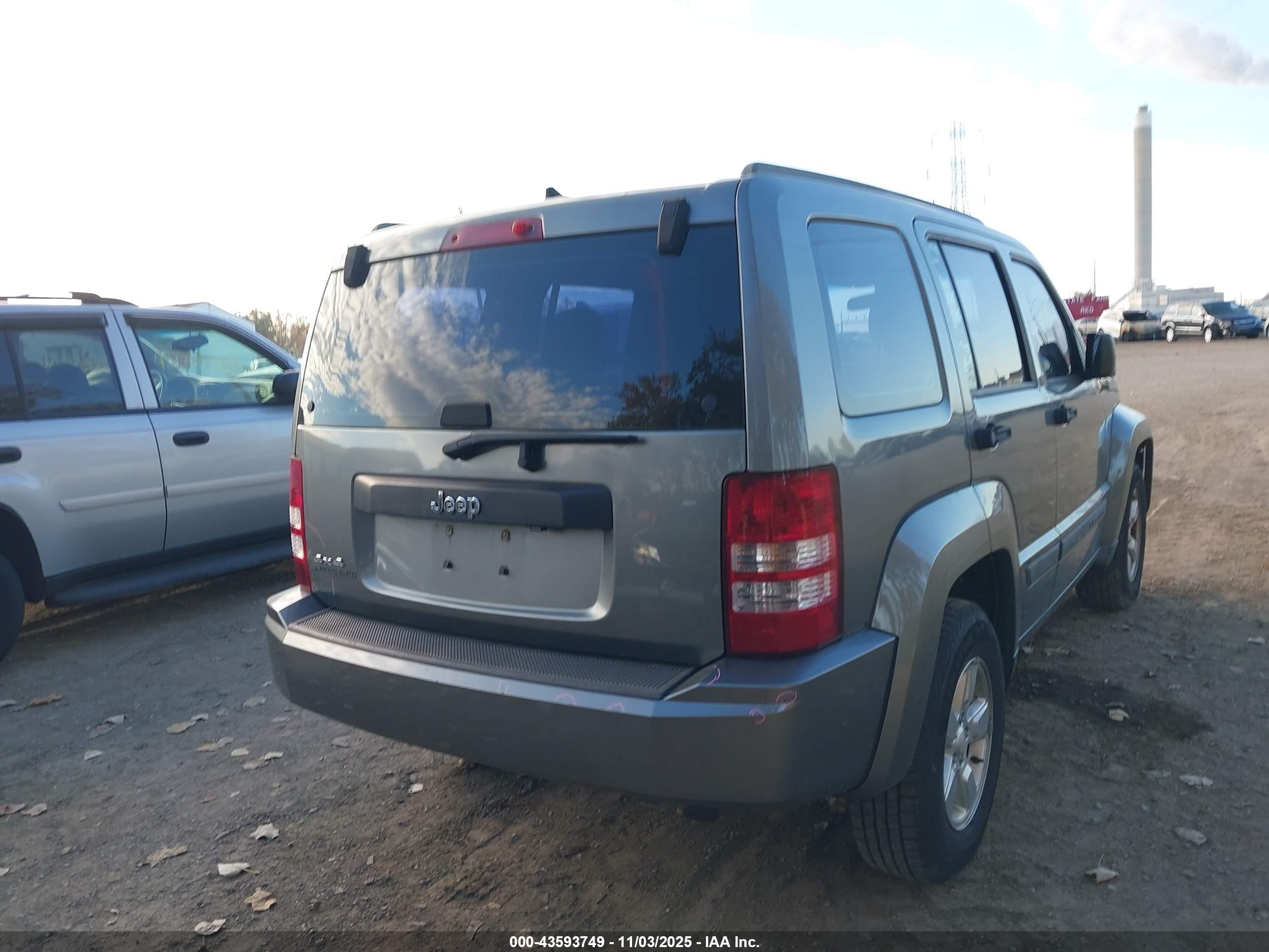 JEEP LIBERTY image 4