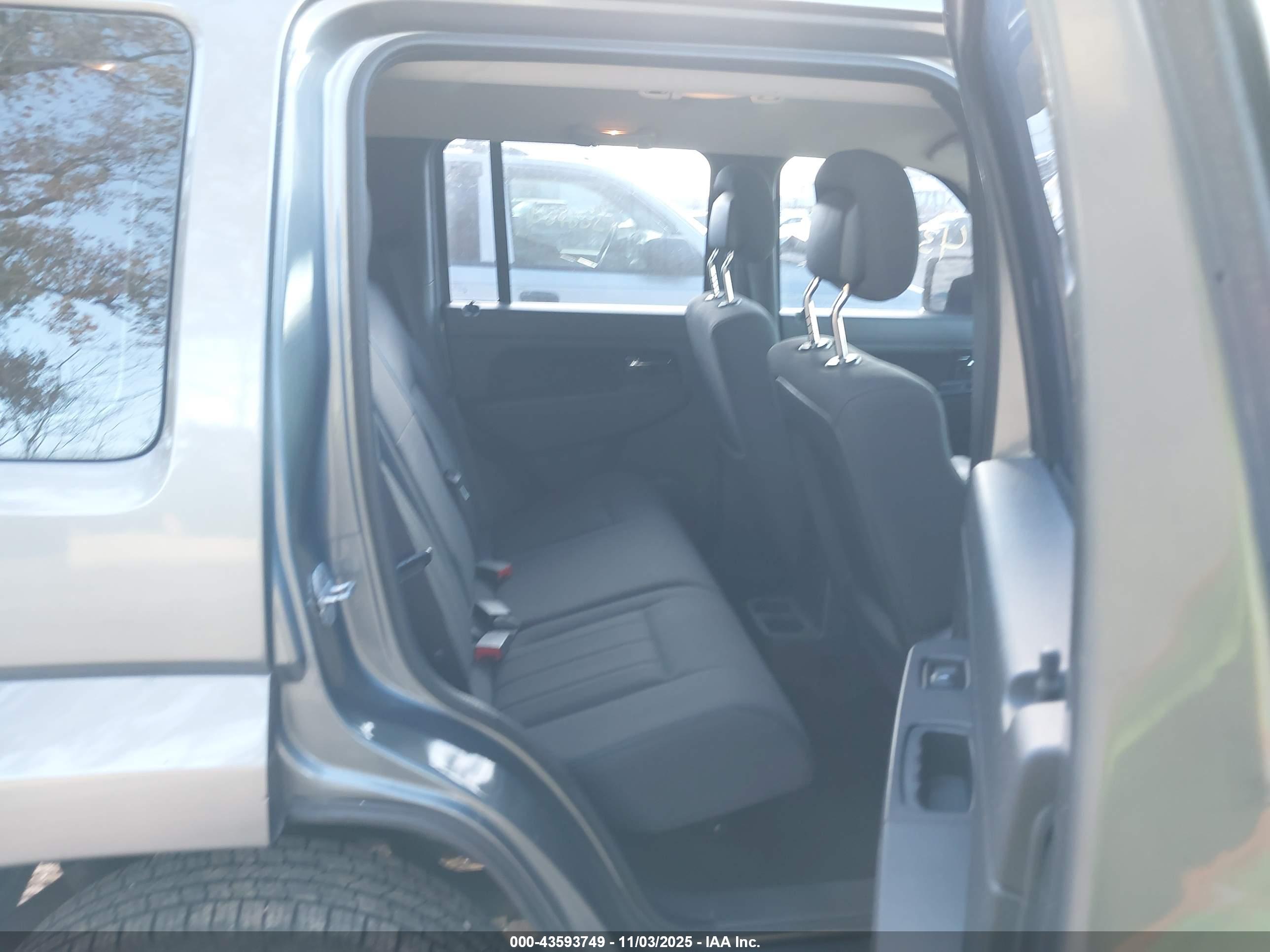 JEEP LIBERTY image 8