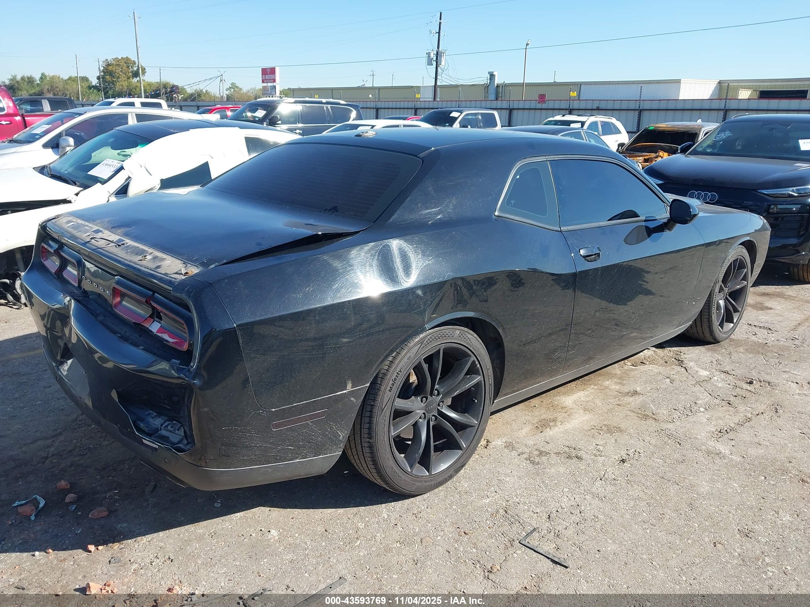 DODGE CHALLENGER image 4