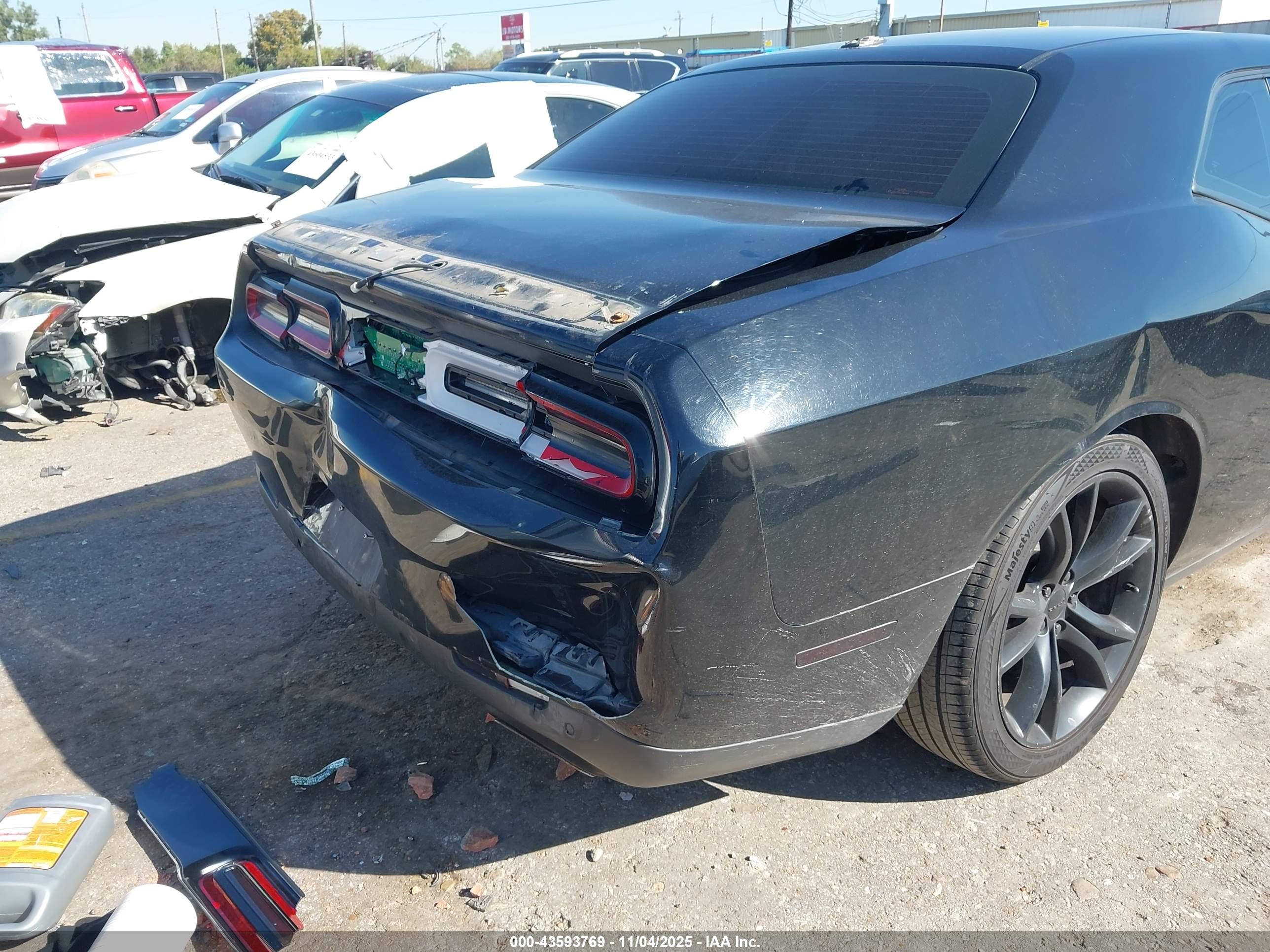 DODGE CHALLENGER image 6