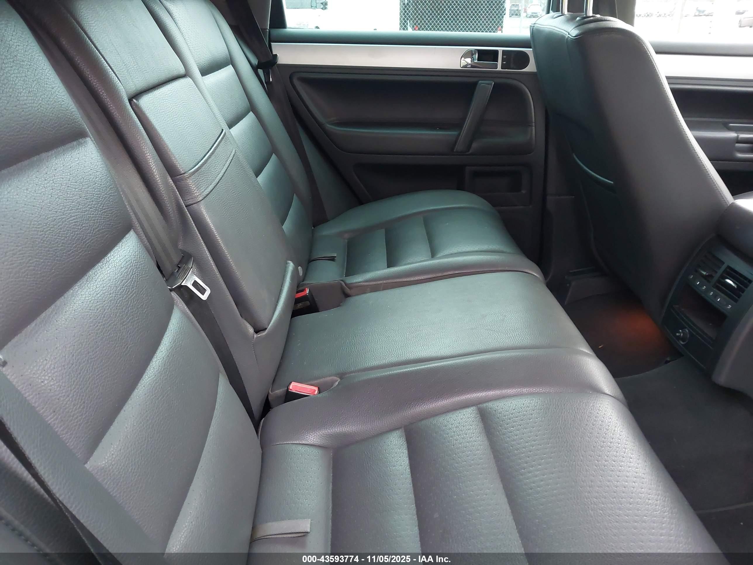VOLKSWAGEN TOUAREG image 8