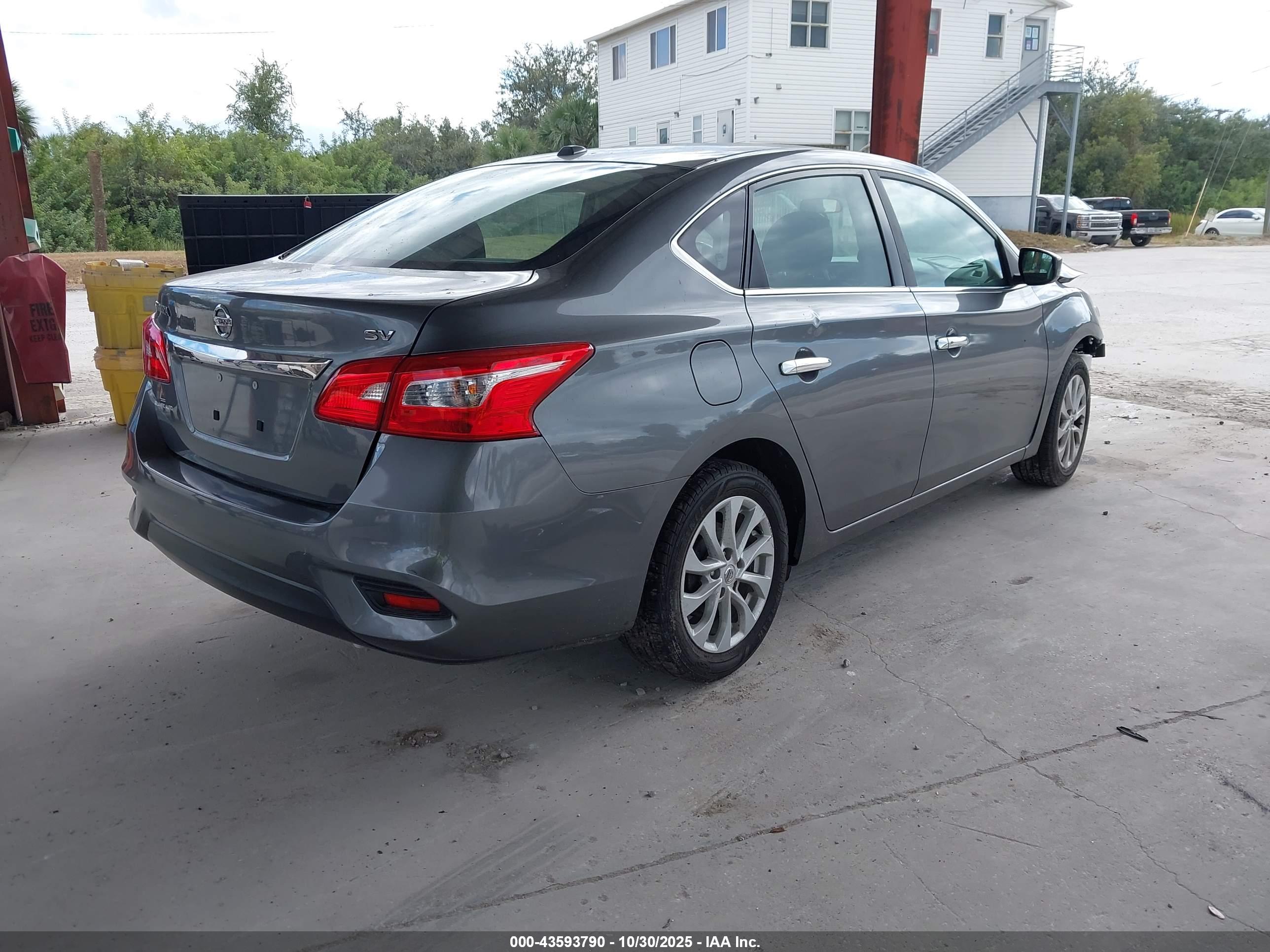 NISSAN SENTRA image 4