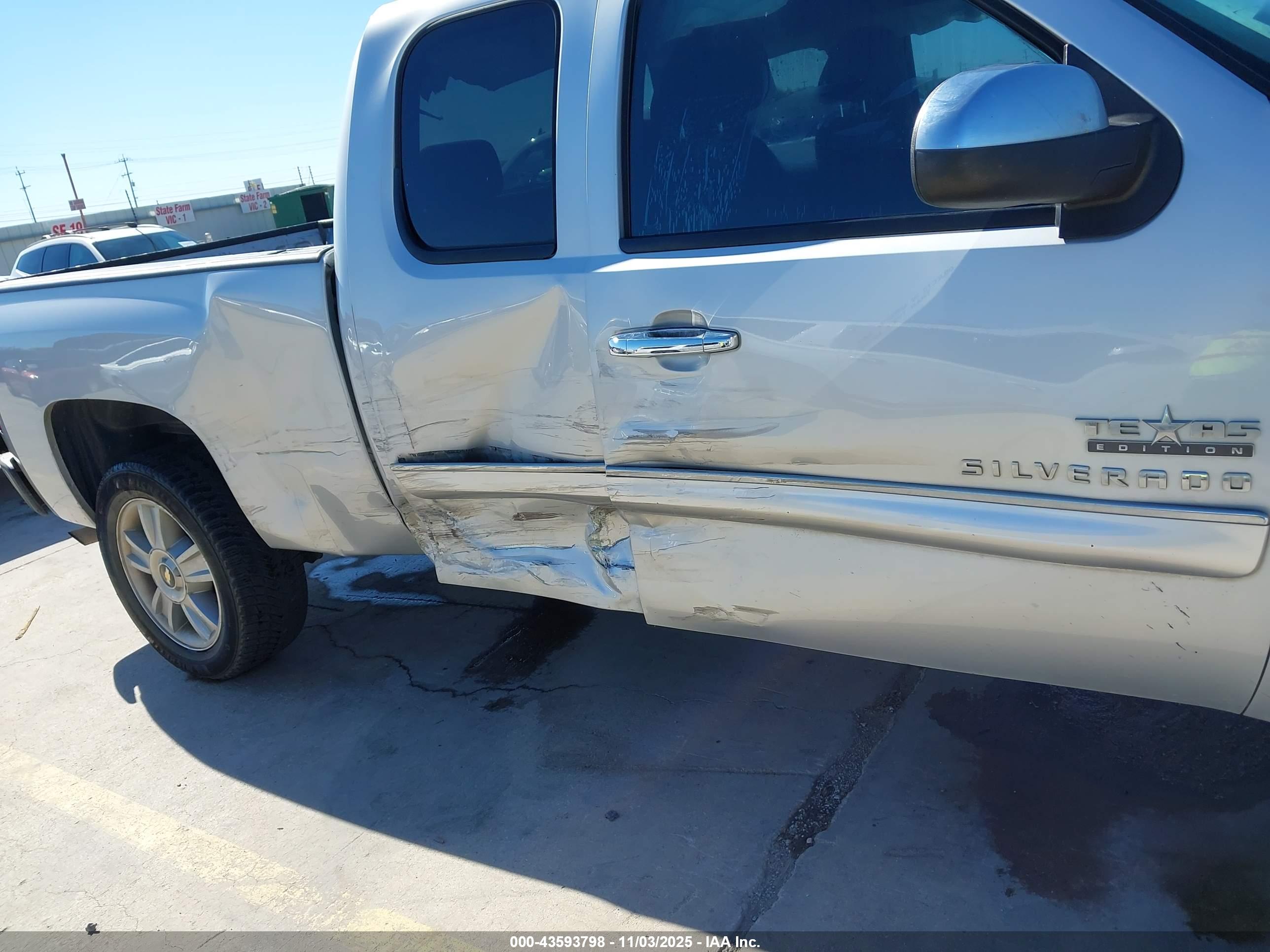 CHEVROLET SILVERADO image 6
