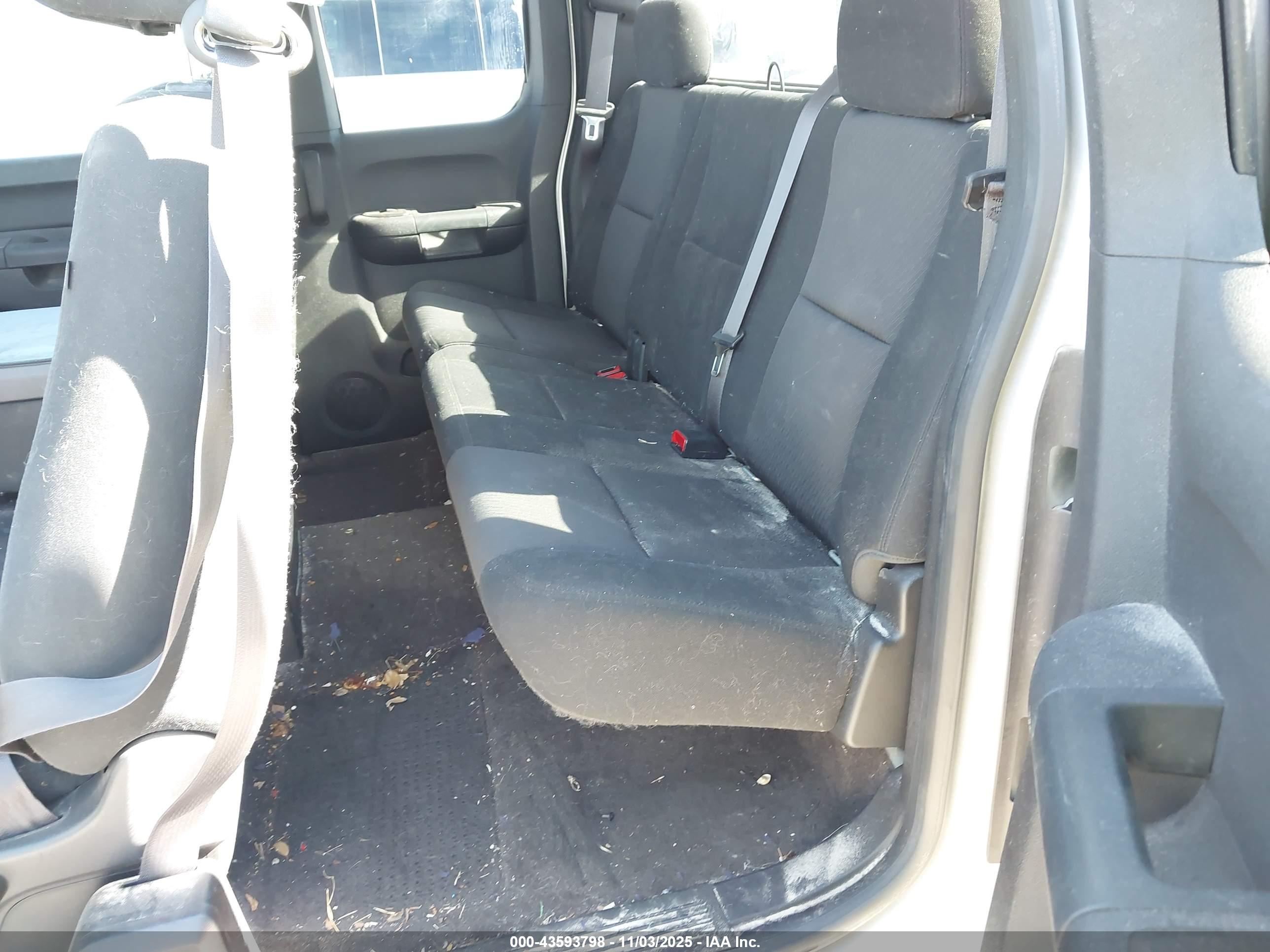 CHEVROLET SILVERADO image 8