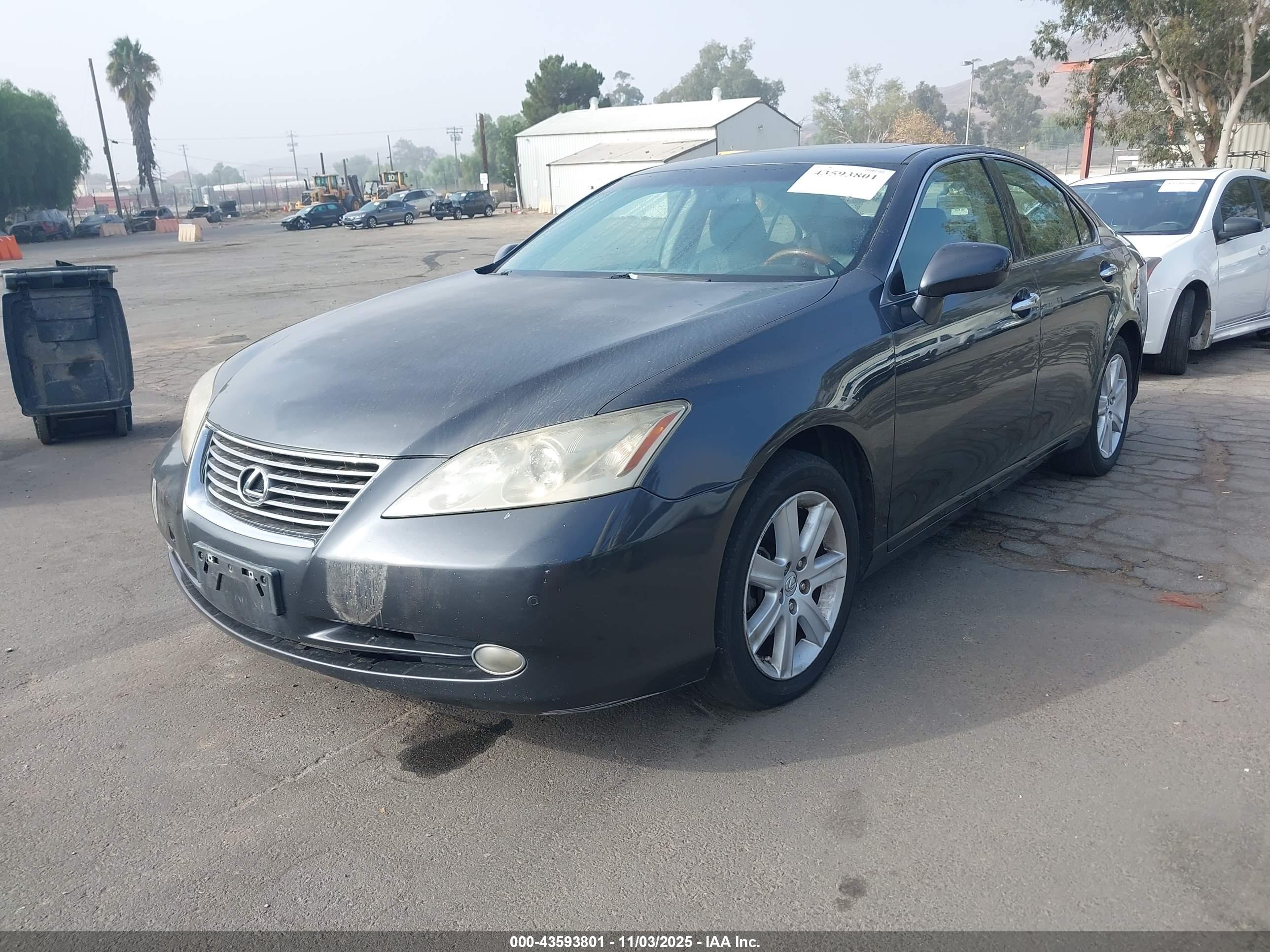 LEXUS ES image 2