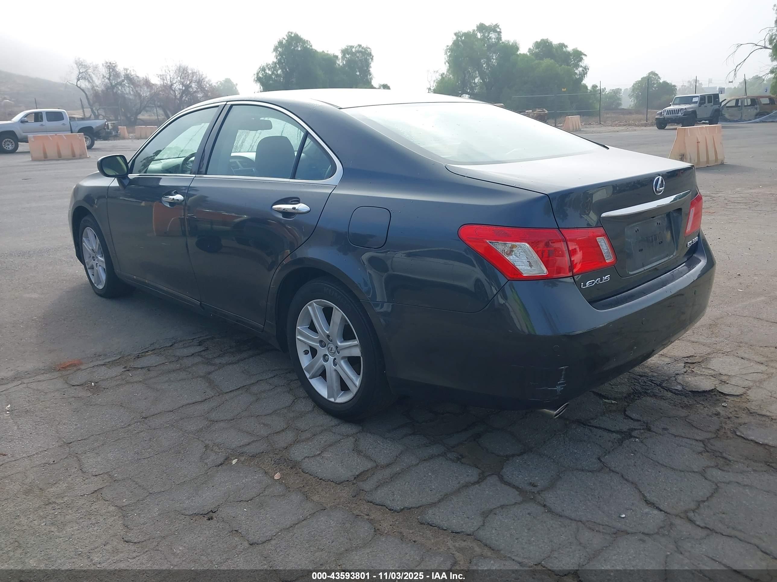 LEXUS ES image 3