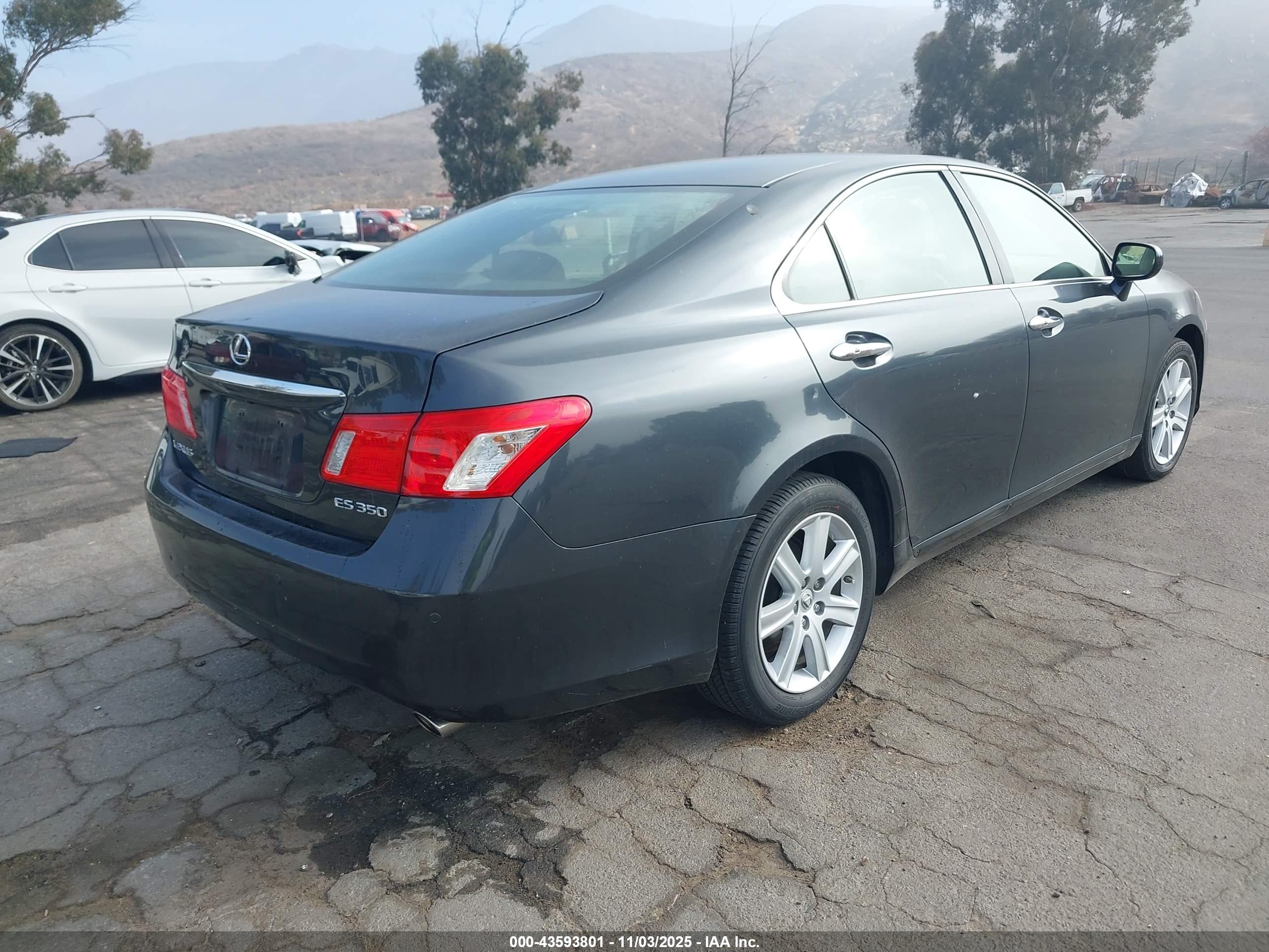 LEXUS ES image 4