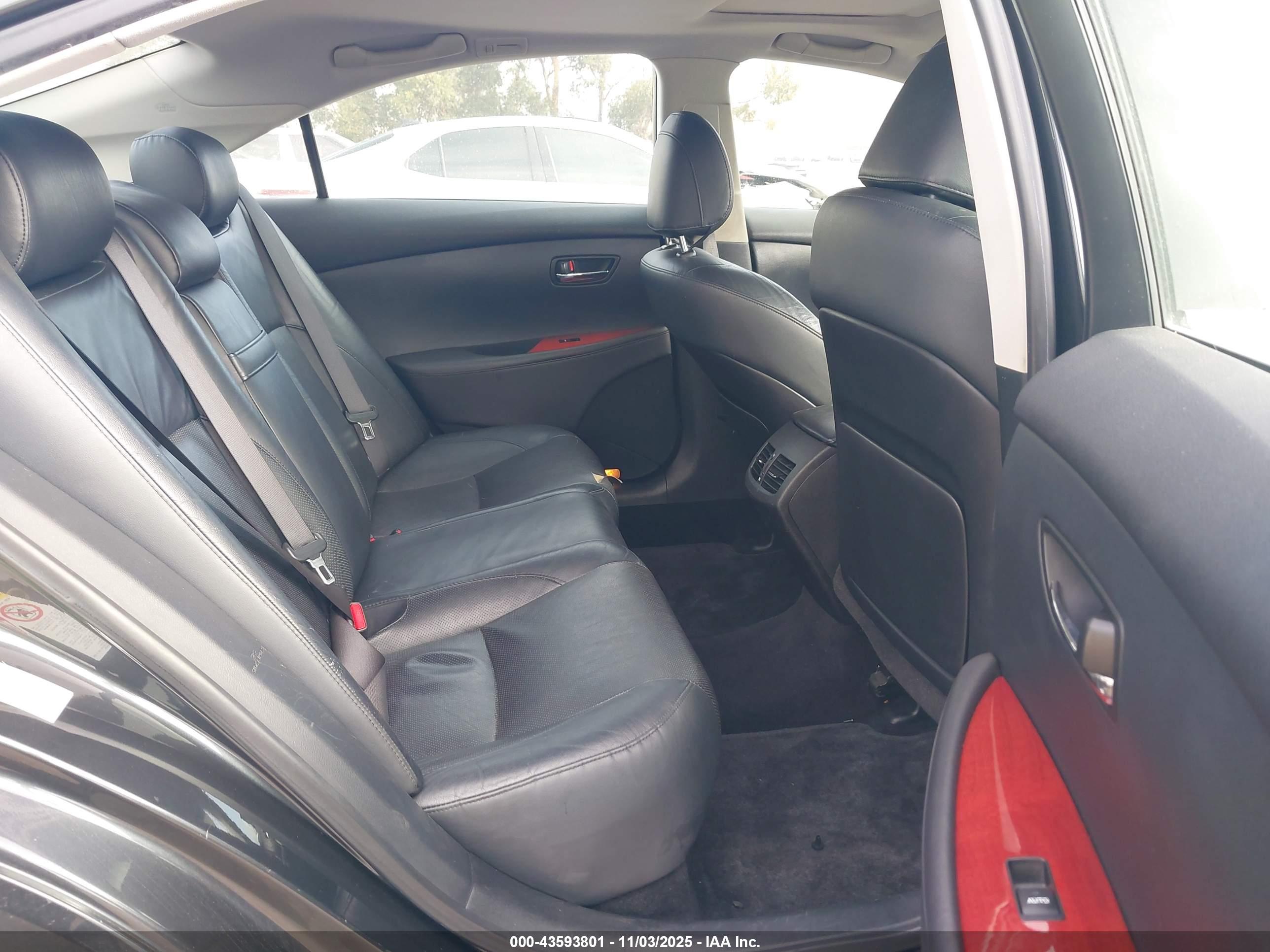 LEXUS ES image 8