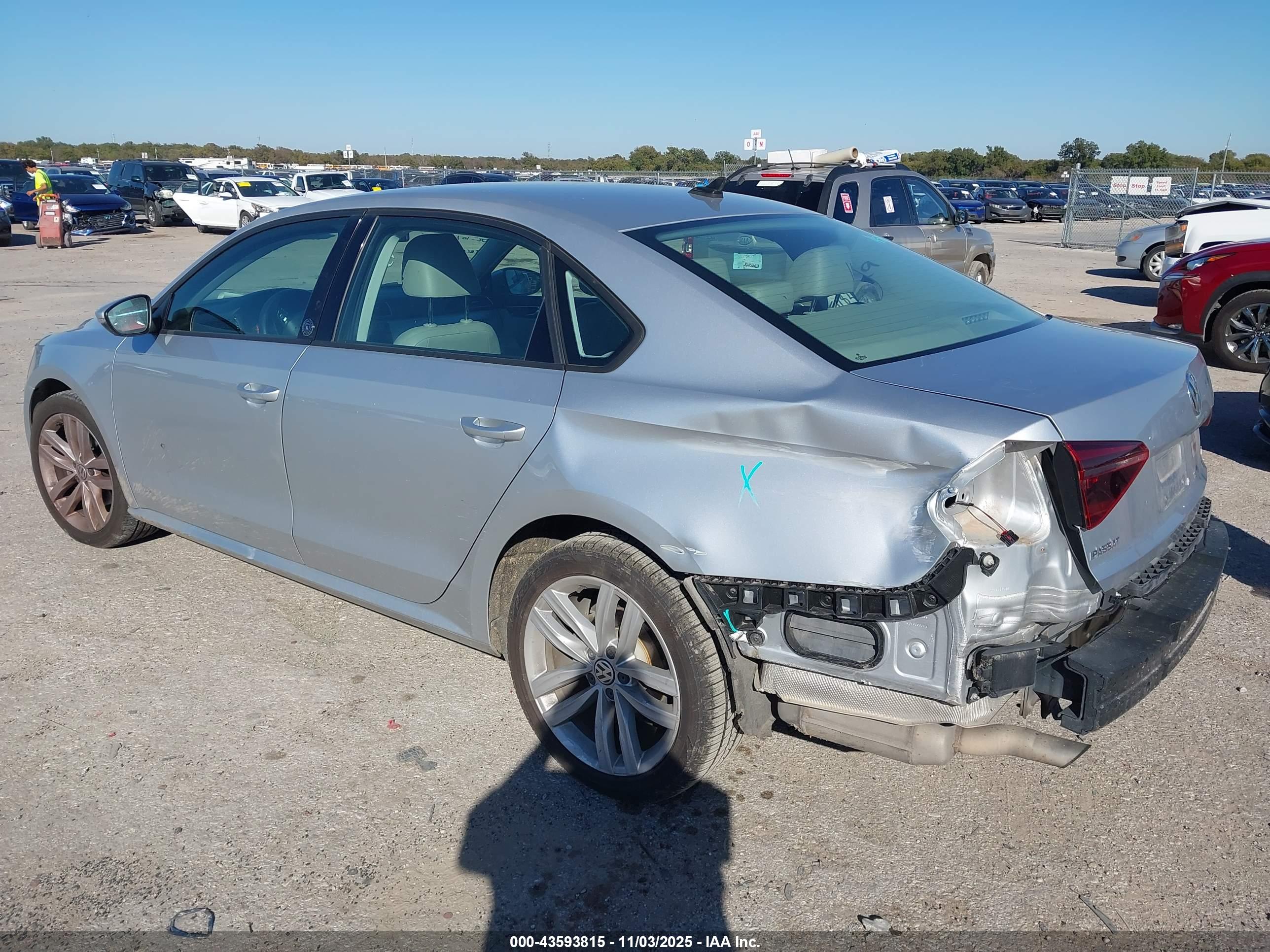 VOLKSWAGEN PASSAT image 3