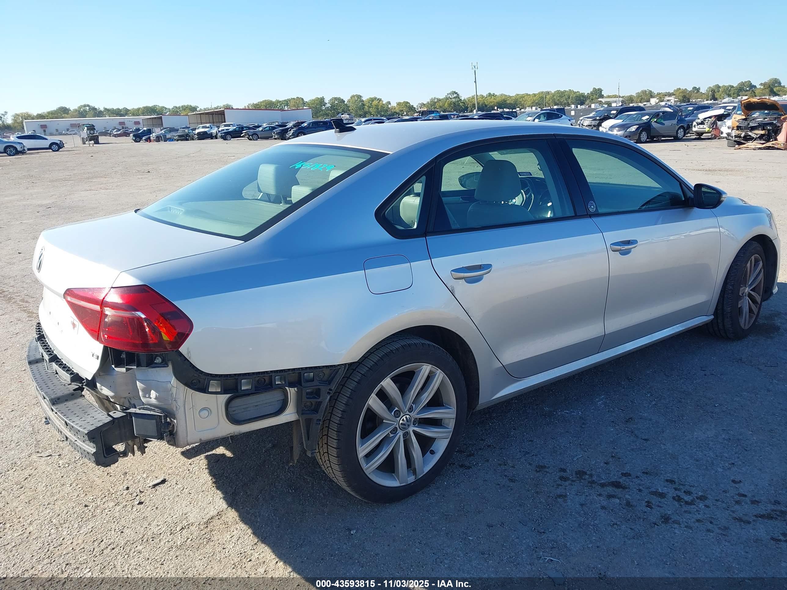 VOLKSWAGEN PASSAT image 4