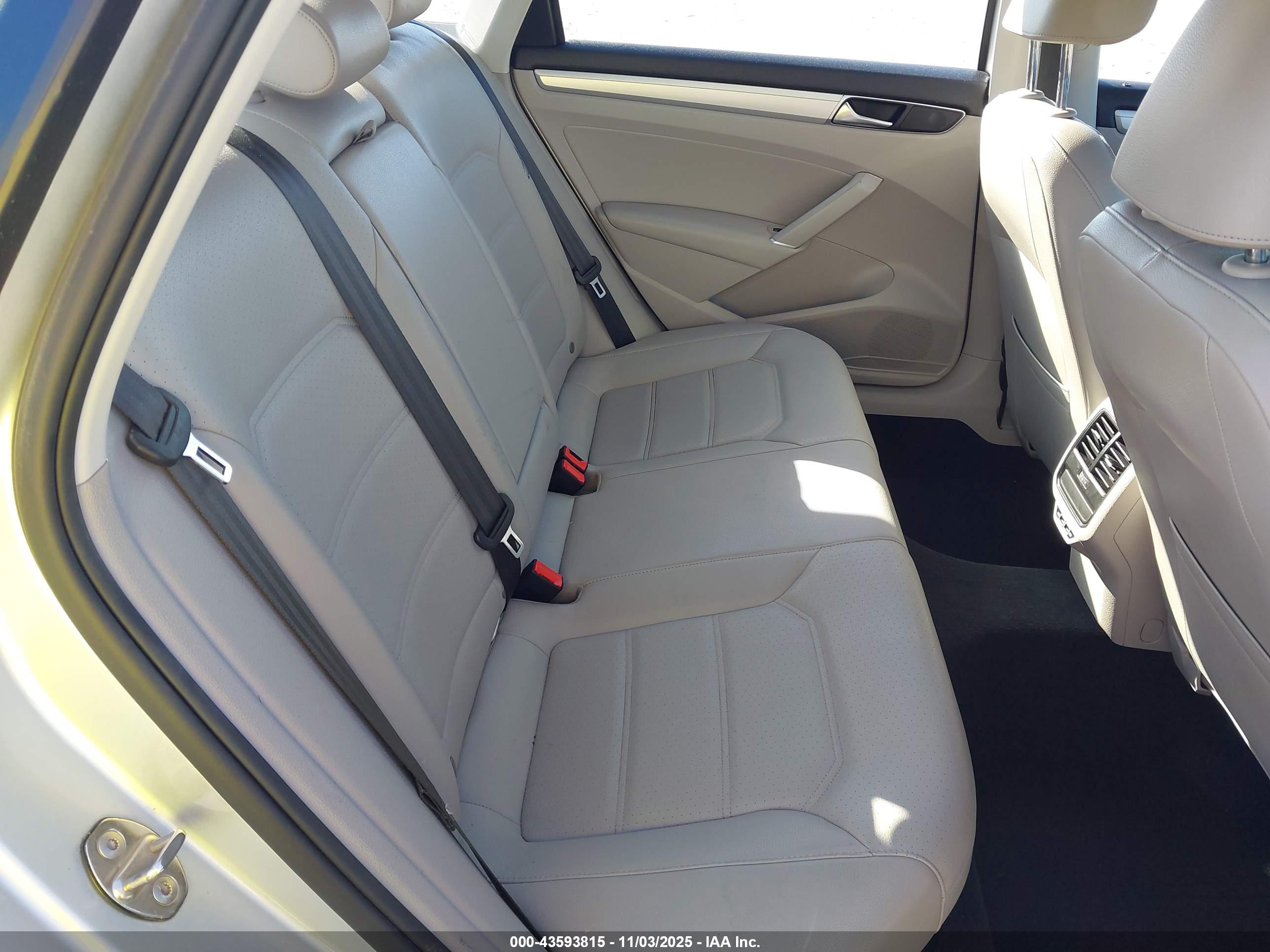 VOLKSWAGEN PASSAT image 8