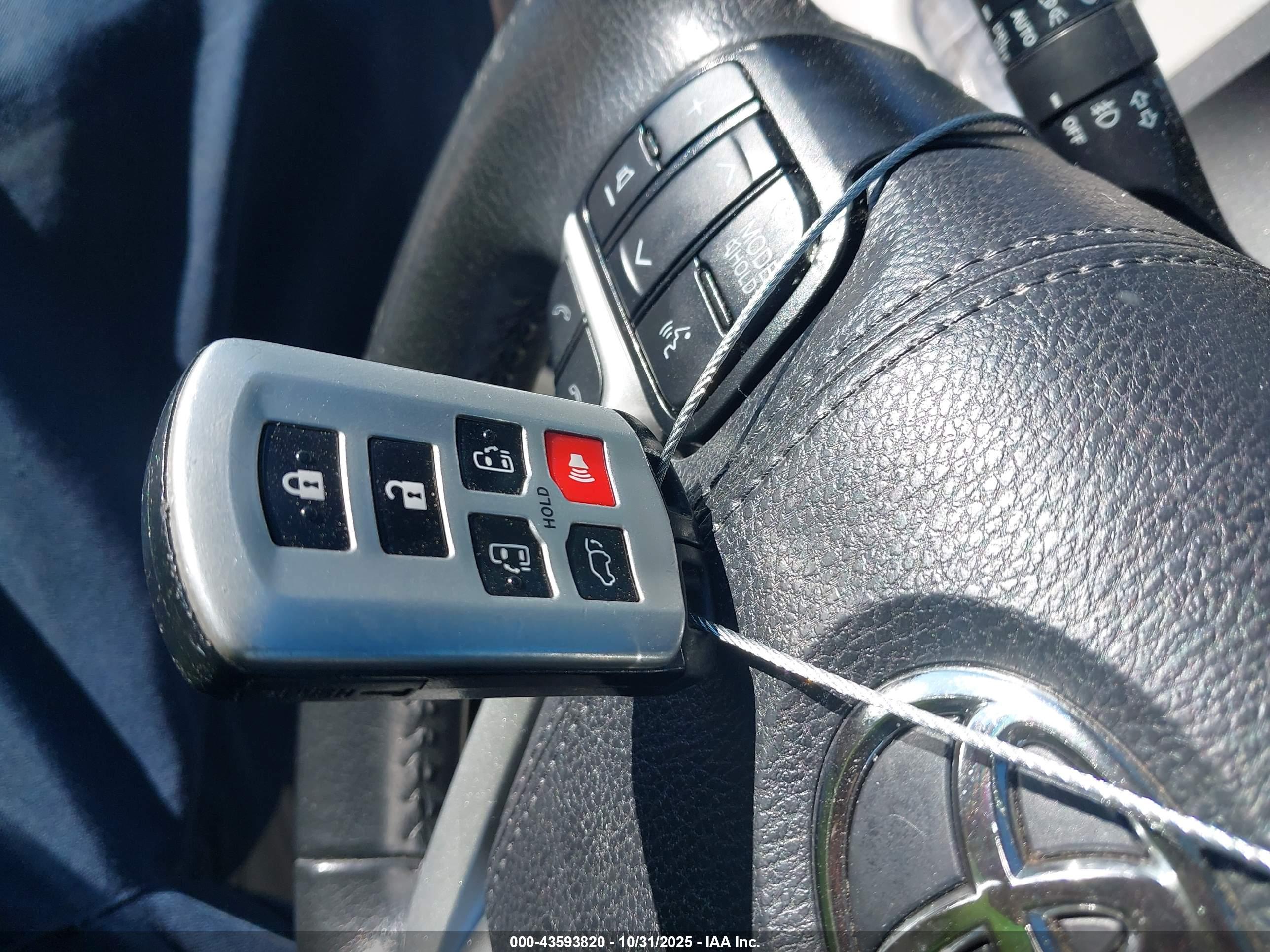 TOYOTA SIENNA image 11