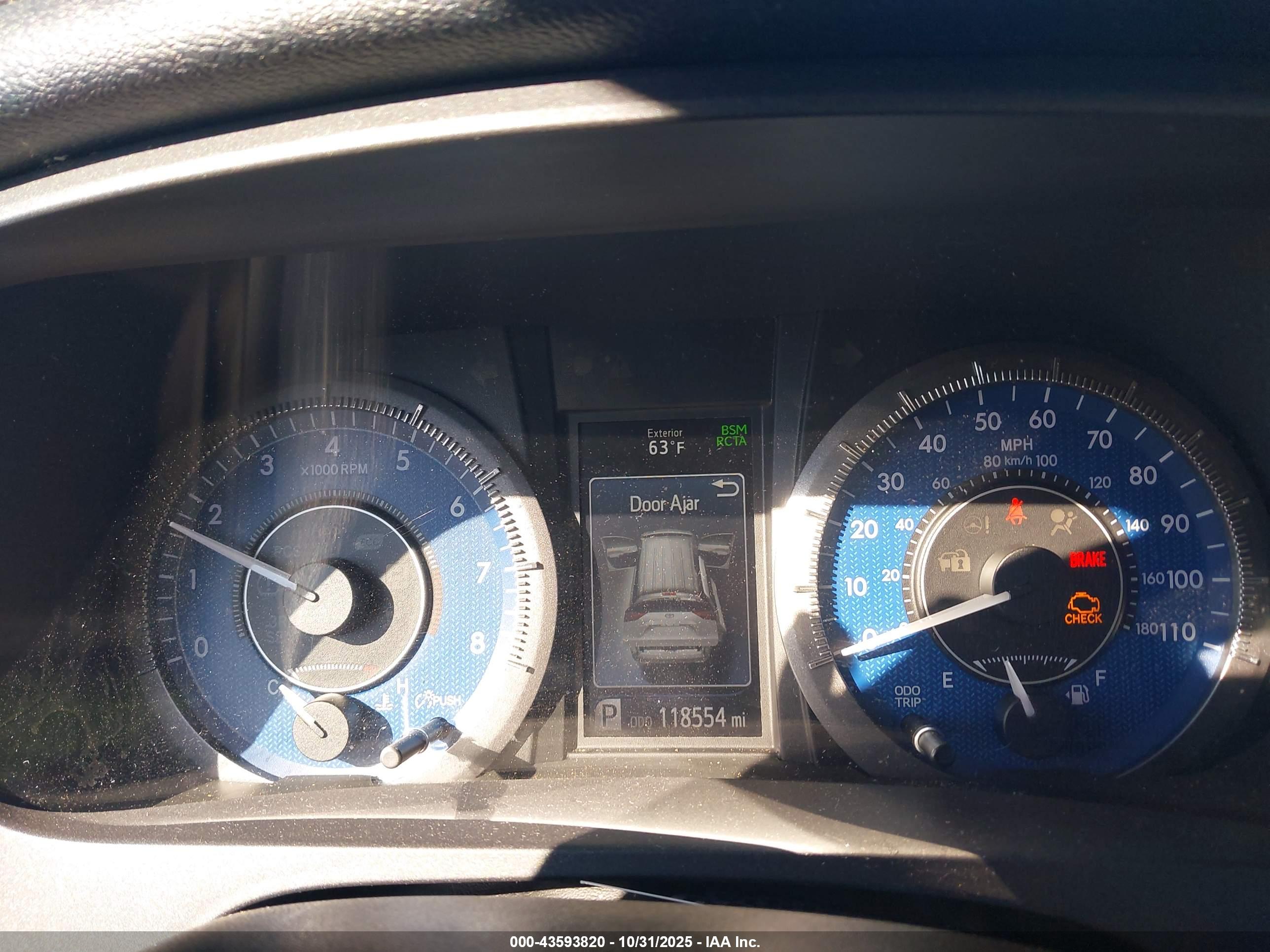 TOYOTA SIENNA image 7